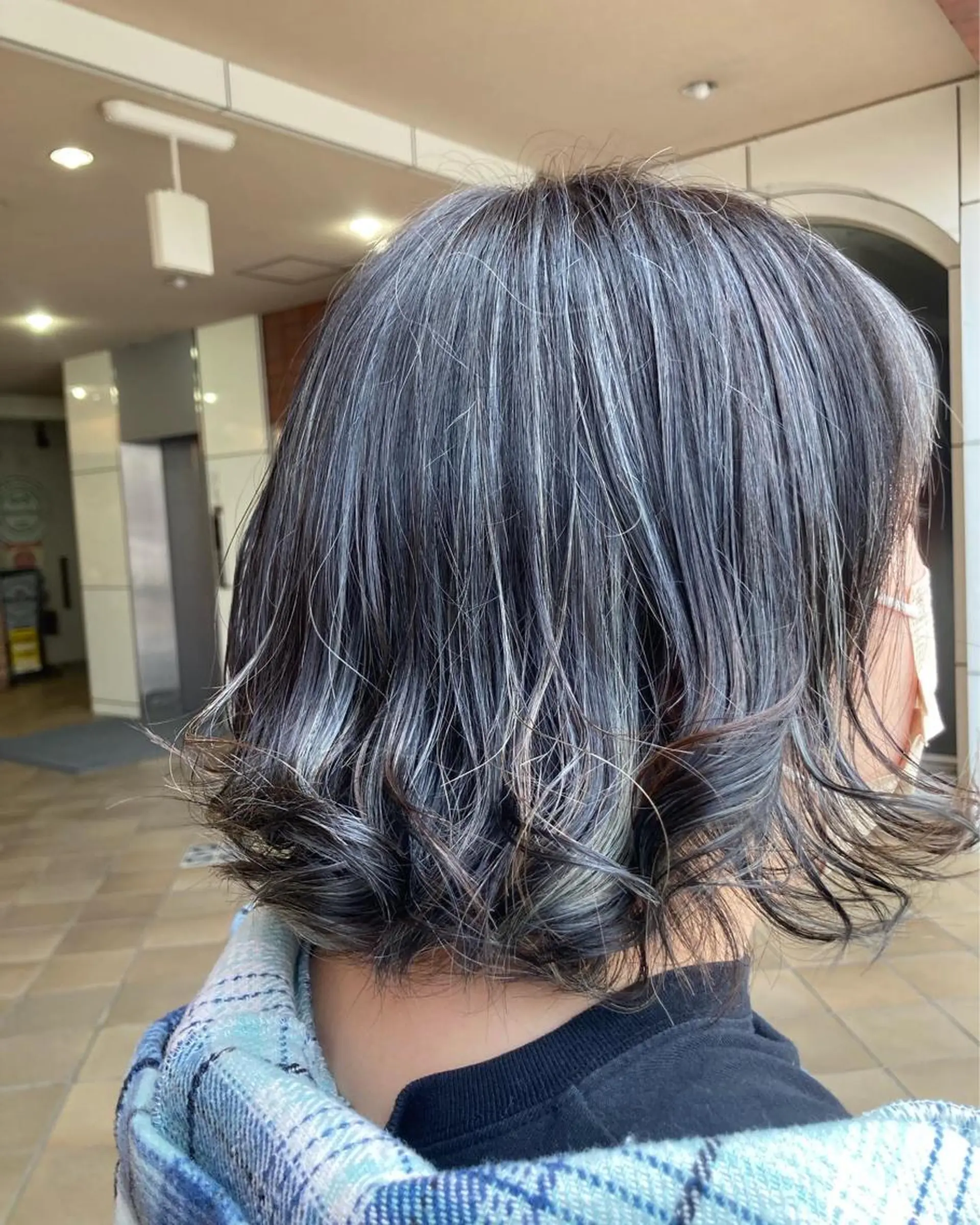 ショート カラー ブルーカラー ブルーグレー デザインカラー ボブ ショートヘア 横山 千春のヘアスタイル