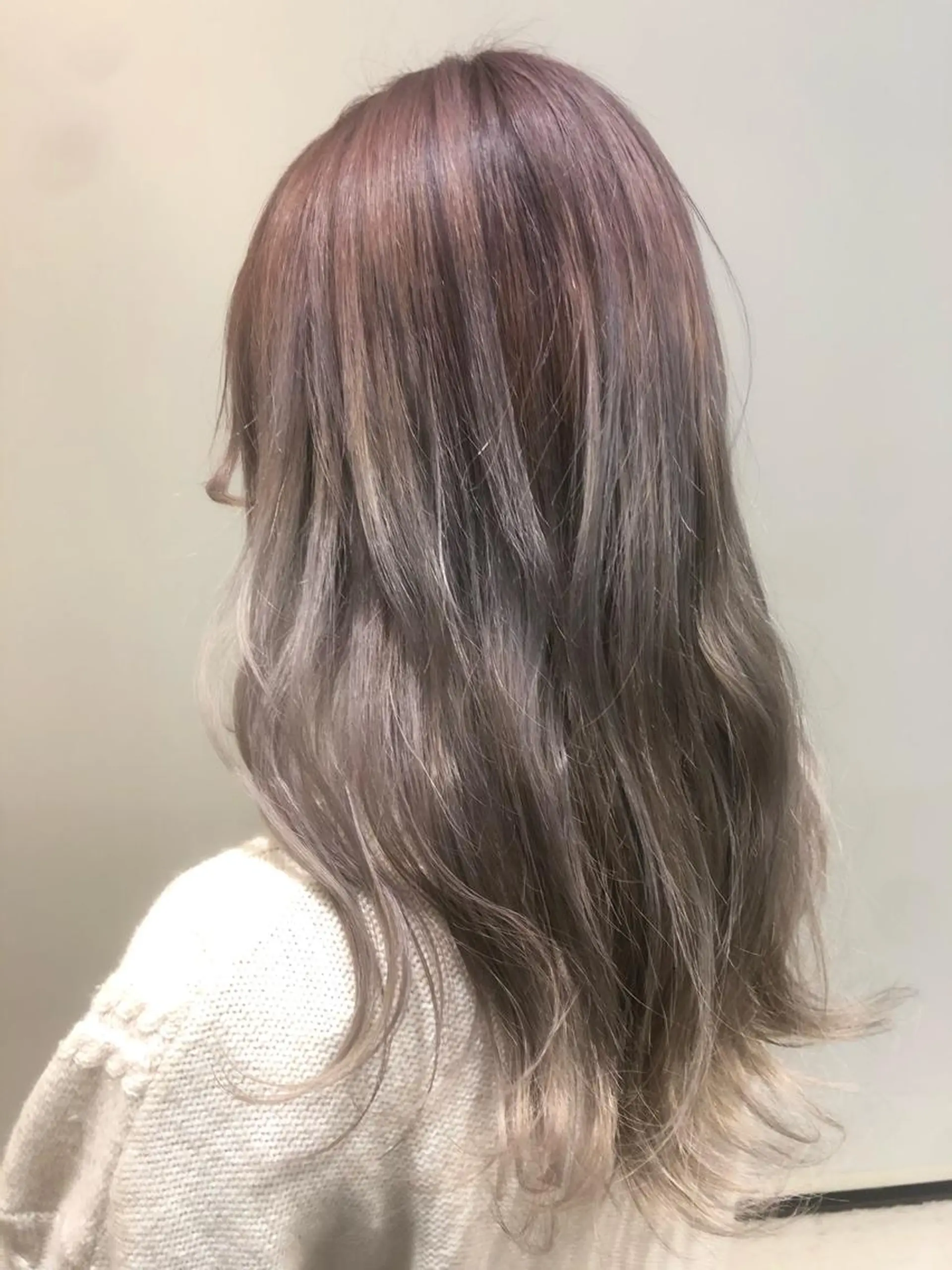 ロング カラー ブリーチ ワタナベ テルマサのヘアスタイル