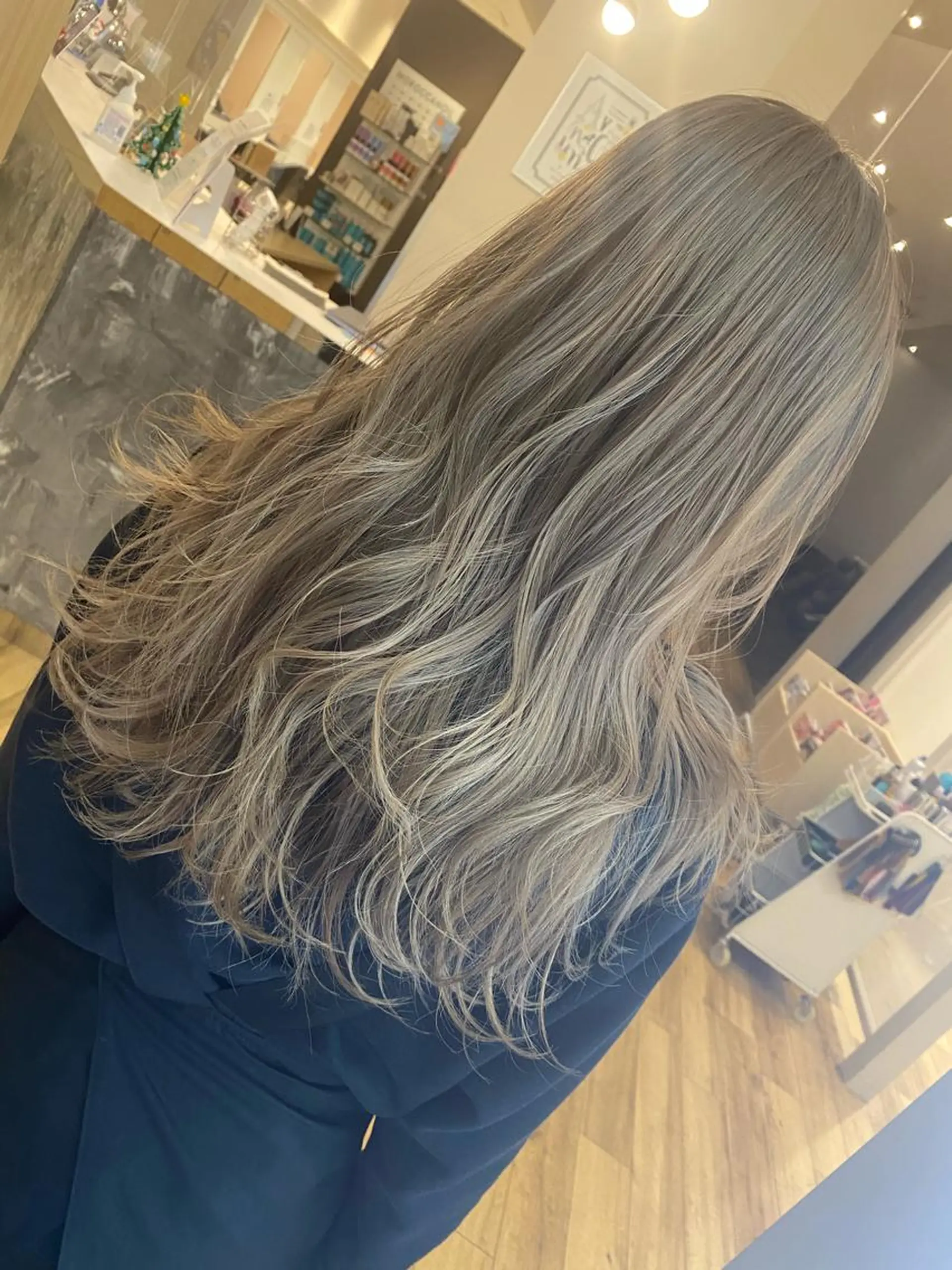 ロング カラー ハイトーンヘア/ 島崎　タクミのヘアスタイル