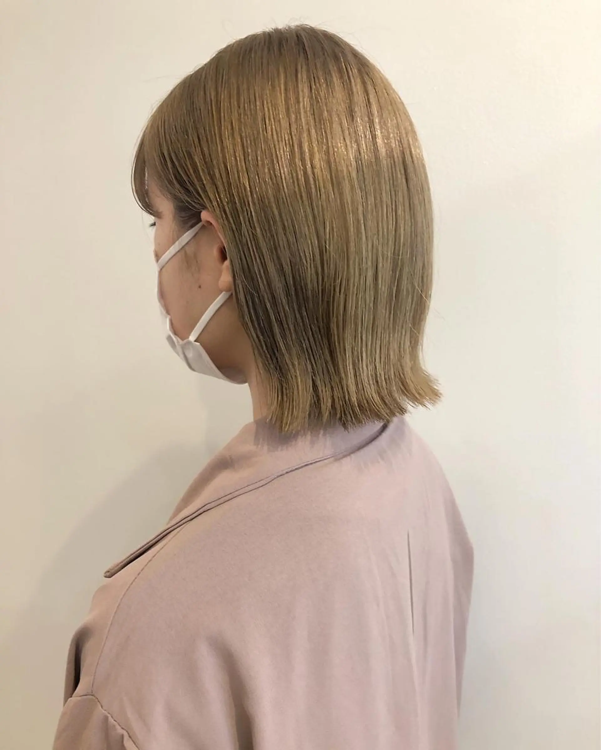 ミディアム カラー ベージュカラー ブリーチ ボブ 外ハネヘア ヘアカラー トリートメント 髪質改善/レイヤー/ お顔まわり/Ami.のヘアスタイル