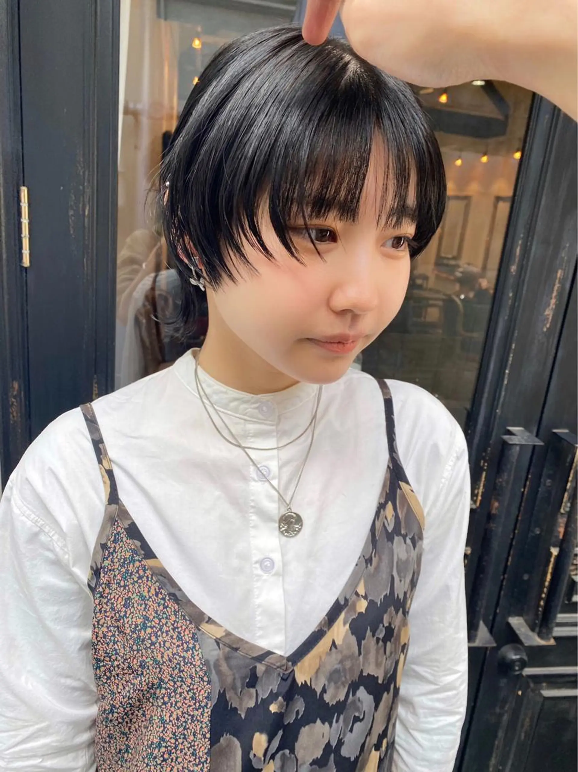 ショート カラー 黒髪 ウルフカット tonari 梅田、中崎町のヘアスタイル