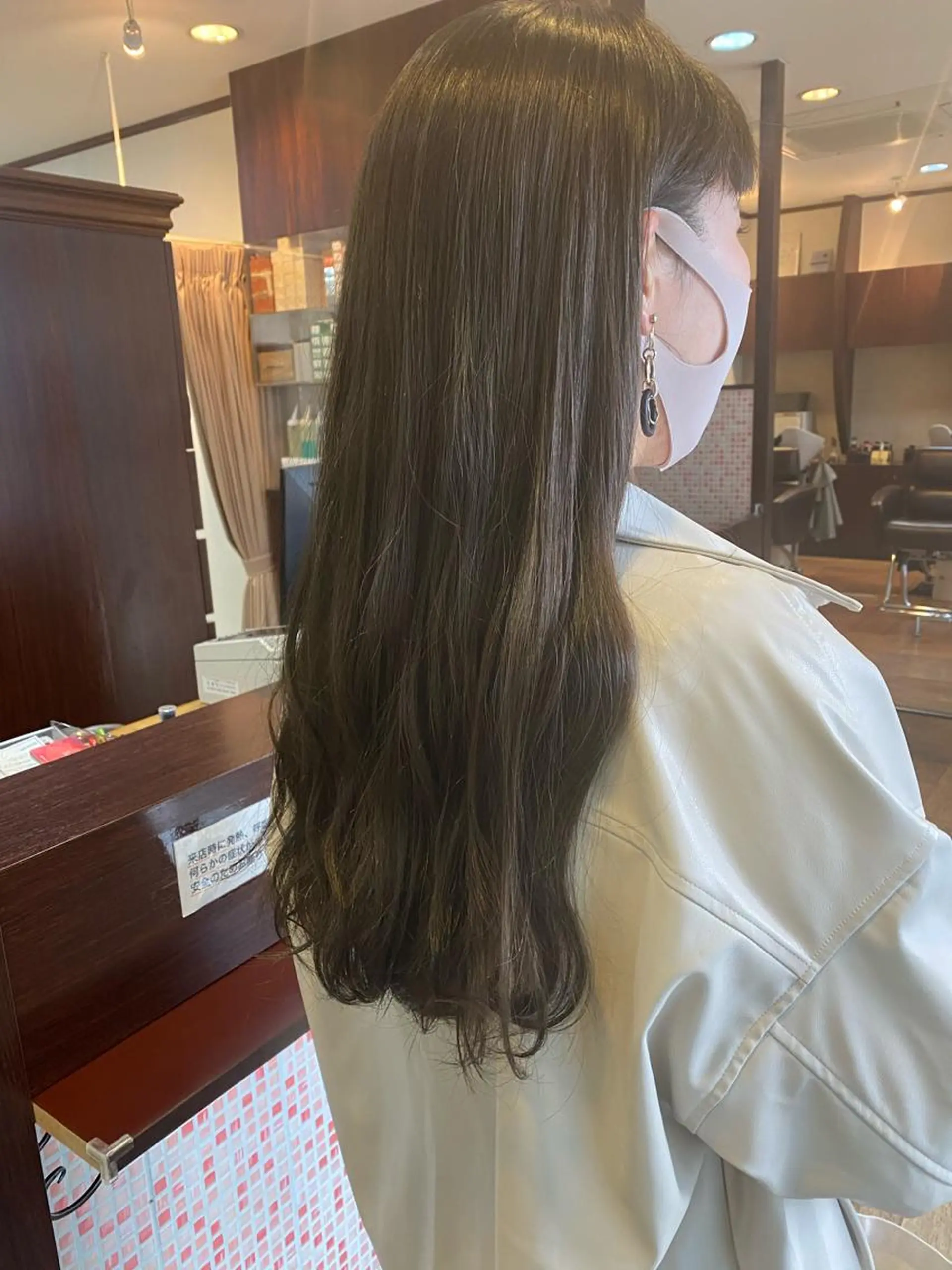 ロング カラー ベージュカラー ブリーチ ハイライトカラー オリーブベージュ ハイライト SUPREME HAIR 船橋店所属・サプリームヘア 飯田みち瑠のヘアスタイル