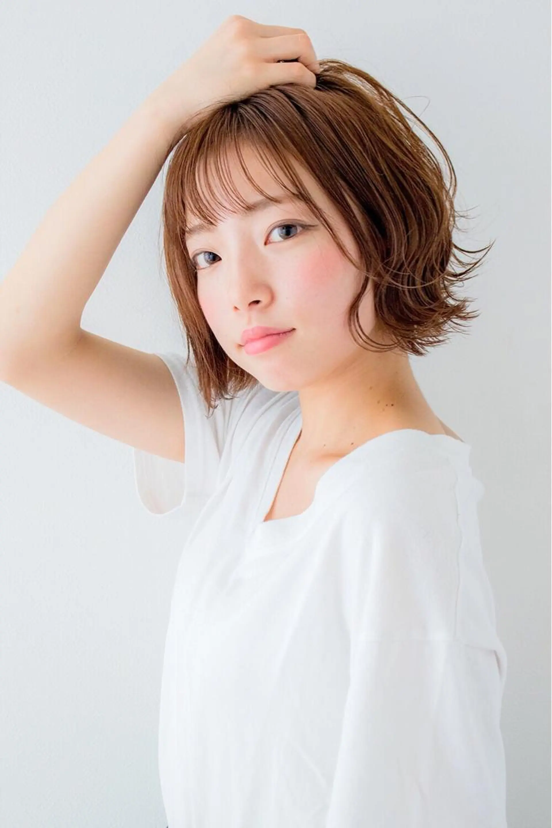 ショート カラー ベージュカラー ボブ 外ハネヘア ディレクター ノナカのヘアスタイル
