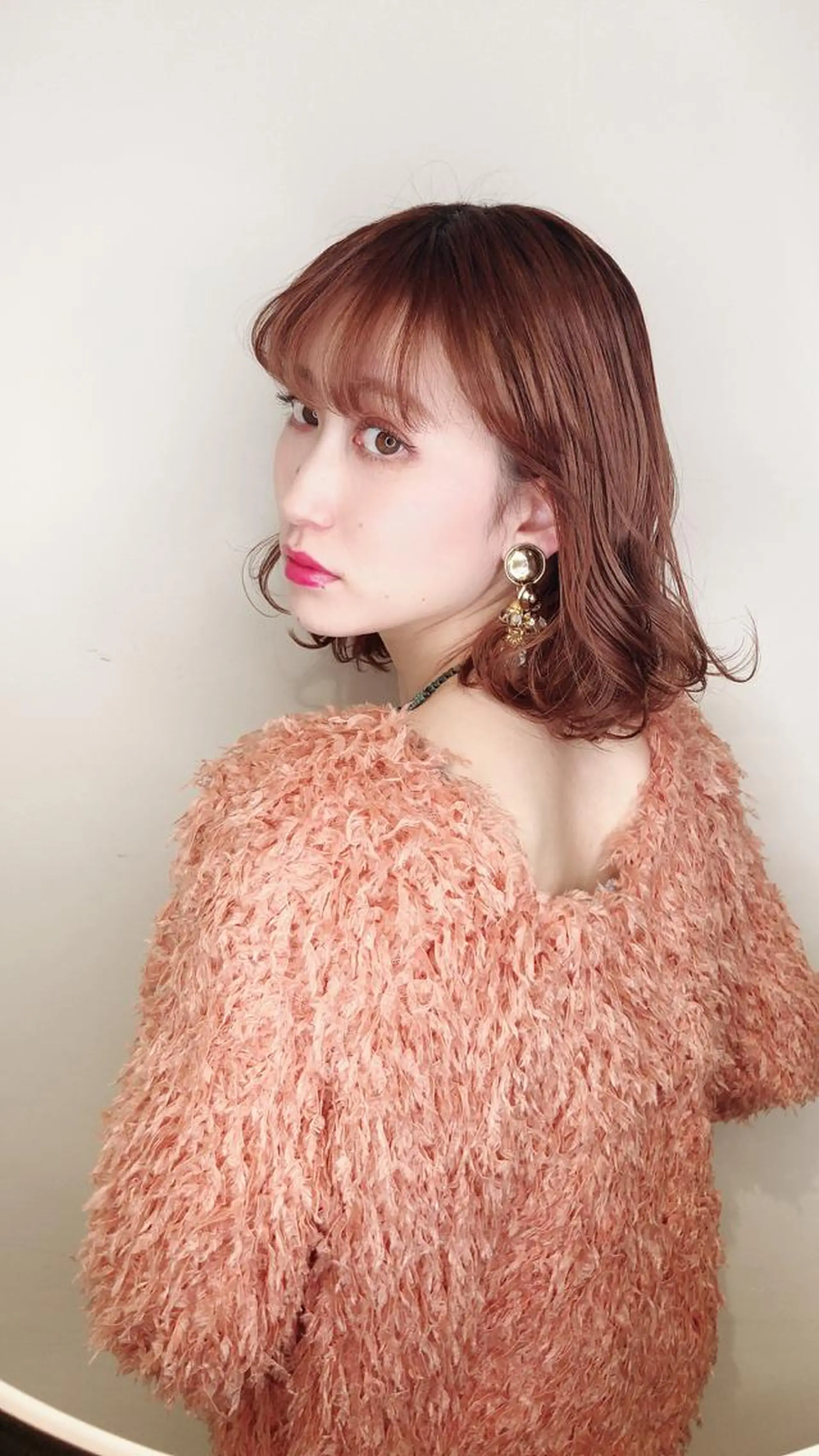 ミディアム カラー ウルフカット／吉村 桃子のヘアスタイル