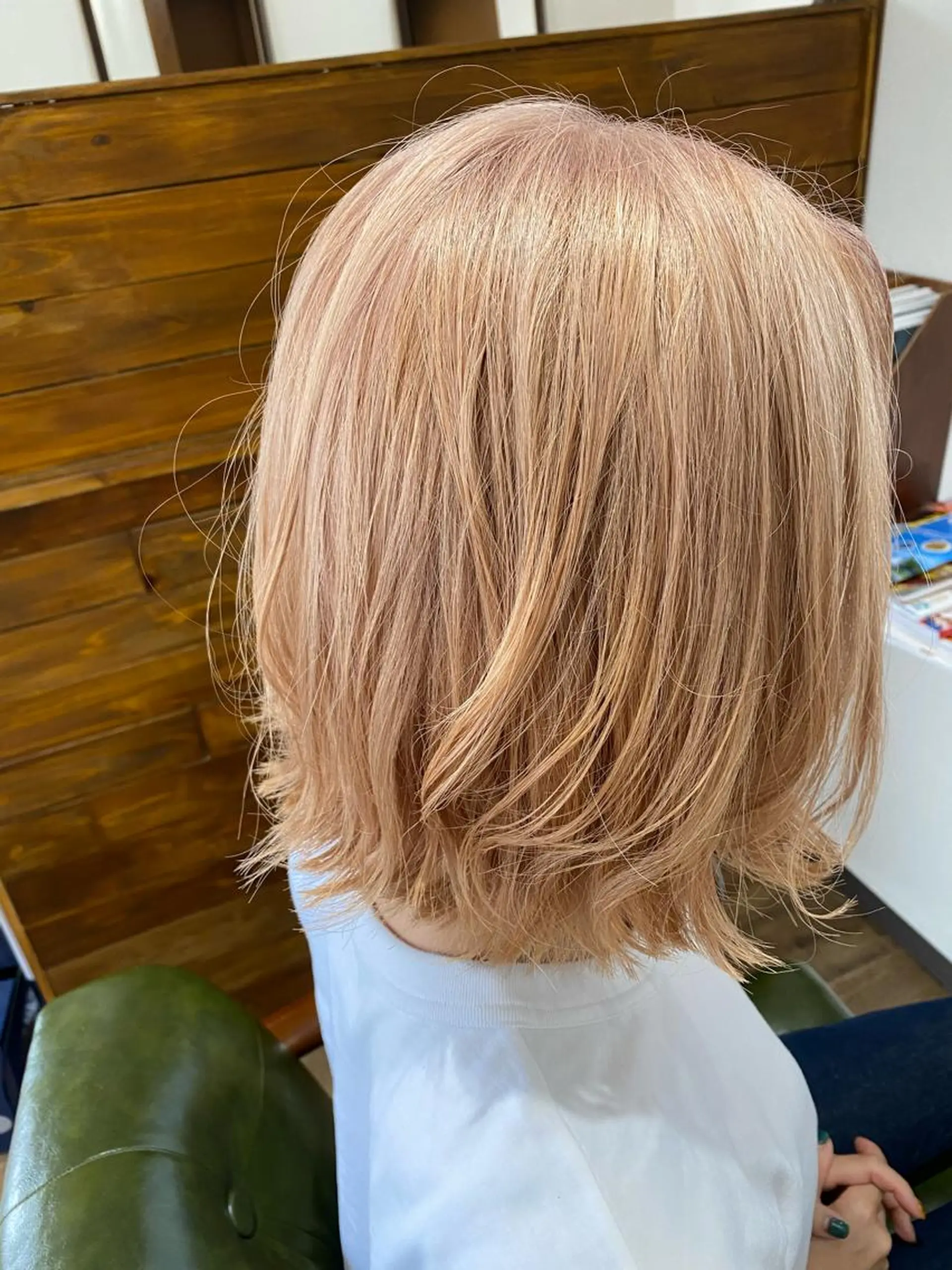 ミディアム カラー ベージュカラー ミルクティーベージュ カット ヘアカラー トリートメント Rug Relief 吉田のヘアスタイル