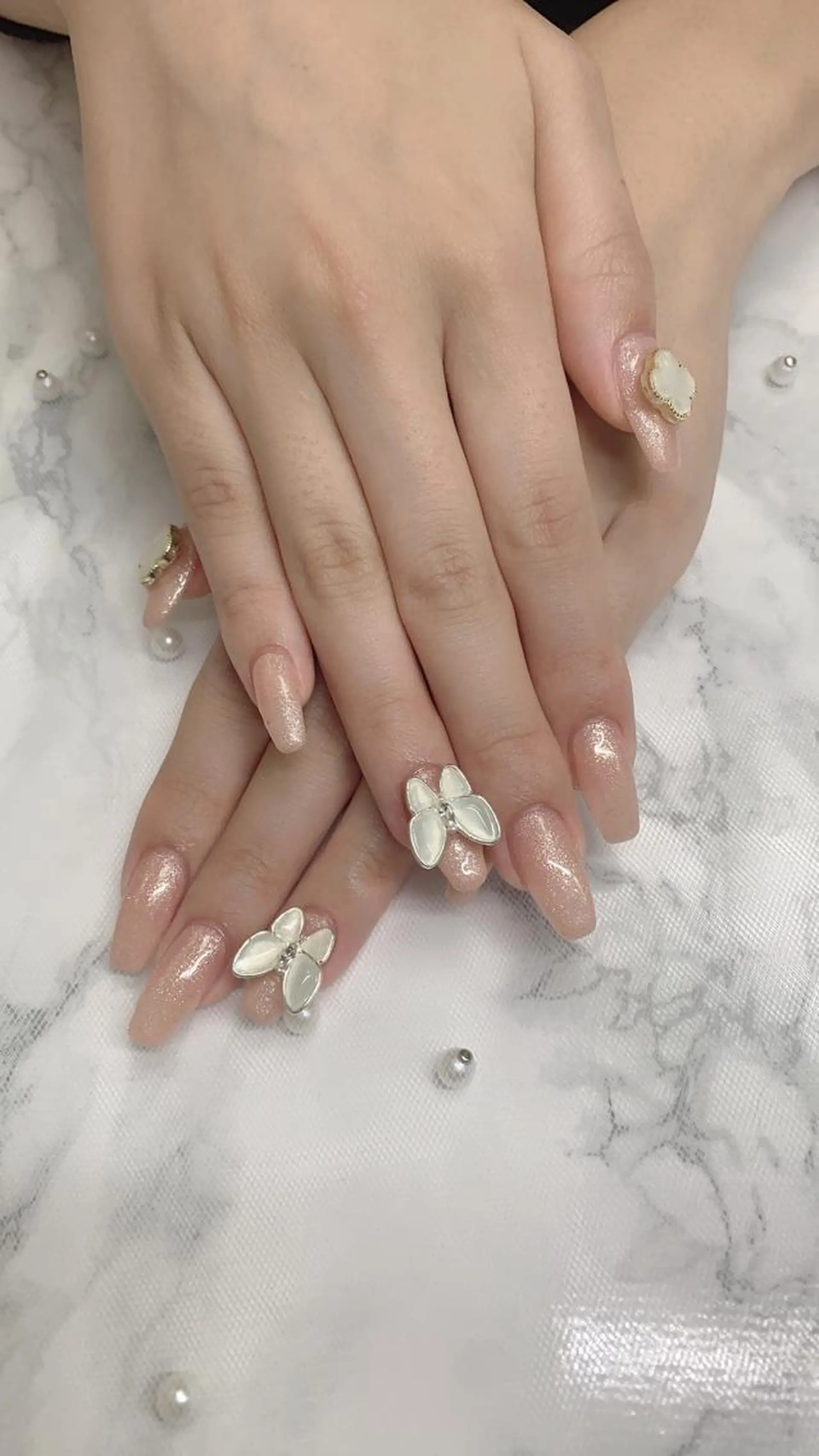 ネイル はな💎ネイル ワンホン、長さ出しのネイルデザイン