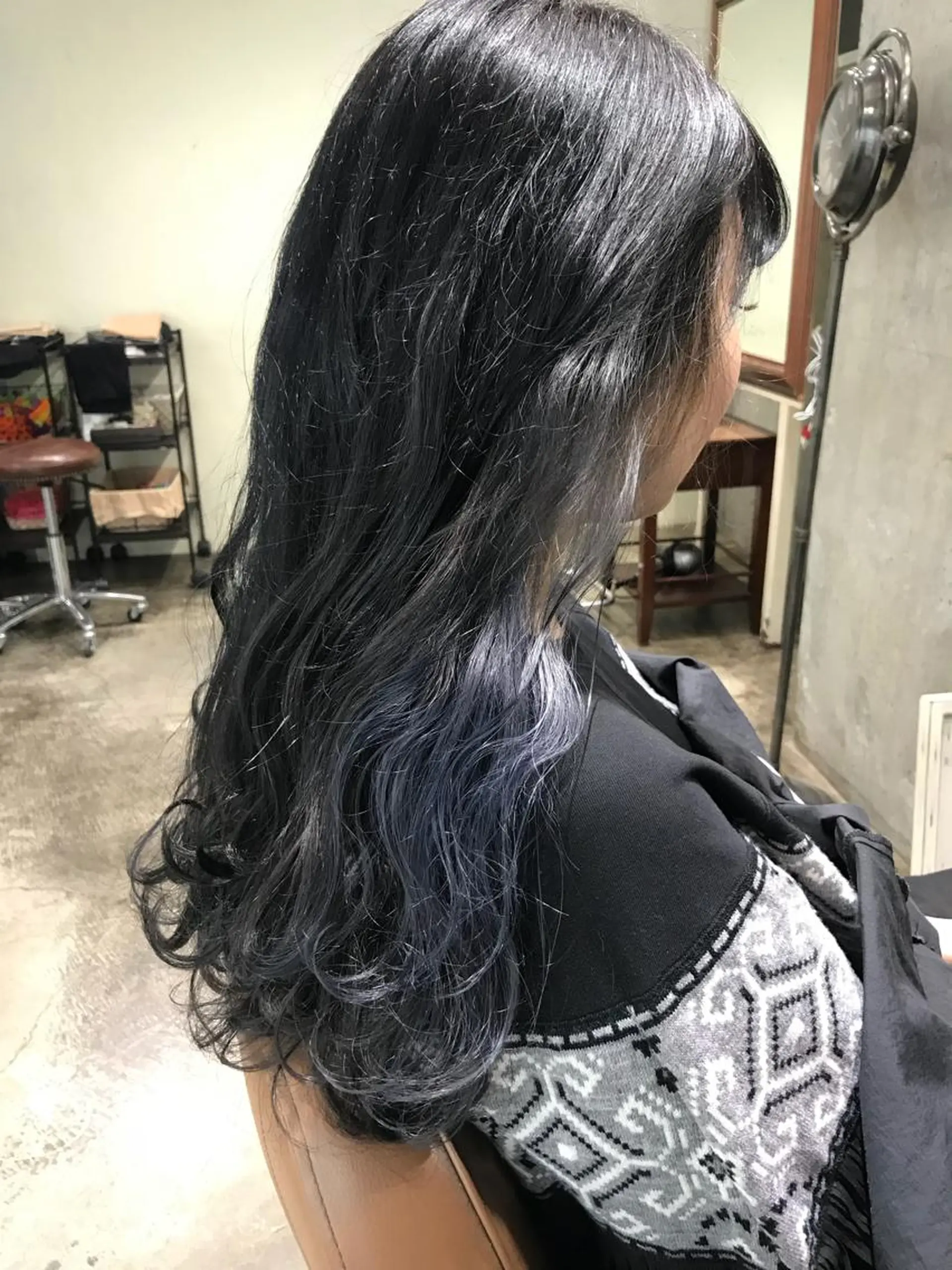 ロング カラー パーマ ヘアアレンジ メンズ キッズ ネイル マツエク・マツパ ブルーカラー ブルー ホワイト サロンドミルク 原宿のヘアスタイル