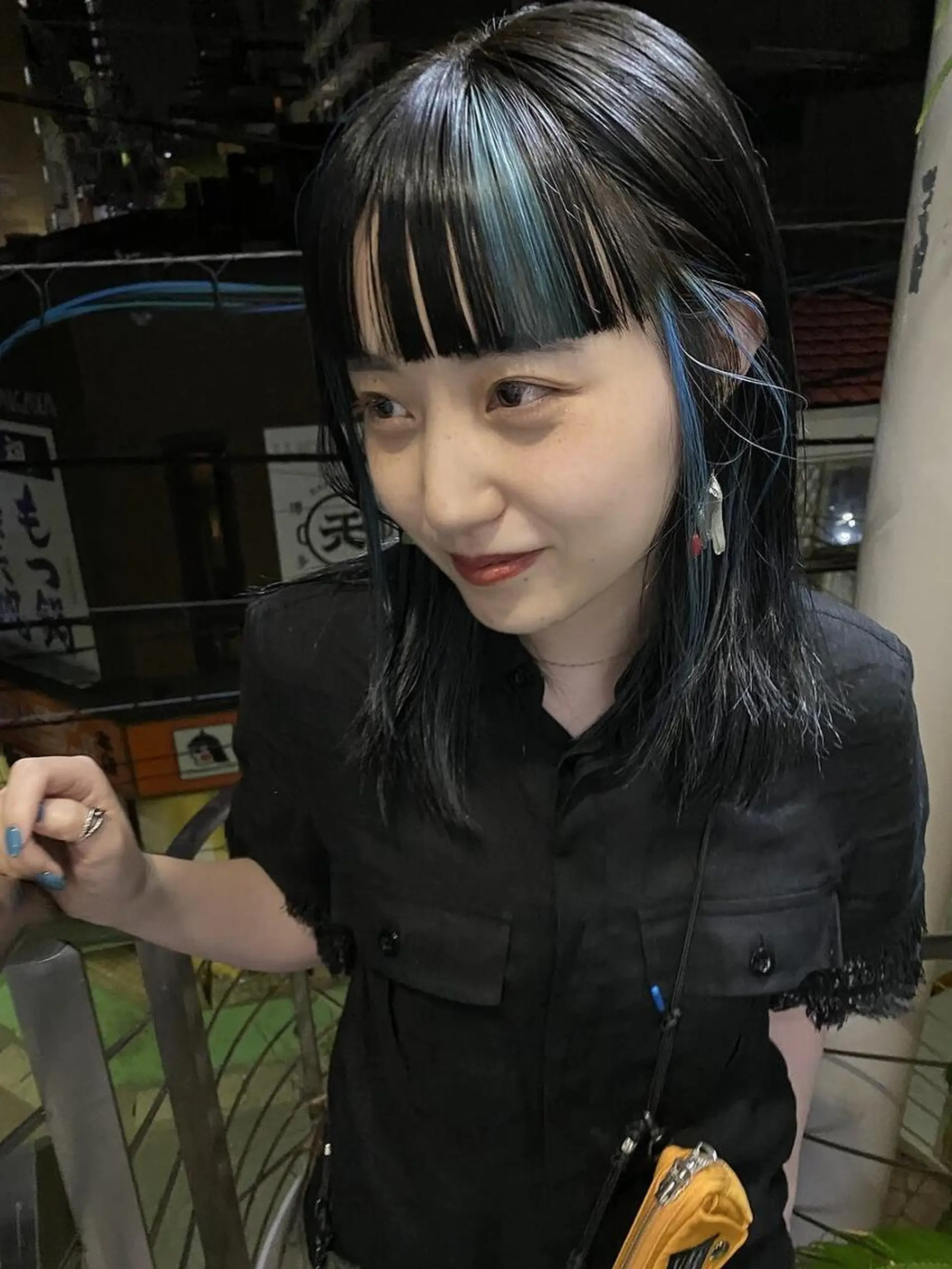 ミディアム カラー インナーカラー/ボブ イヤリングカラーのヘアスタイル