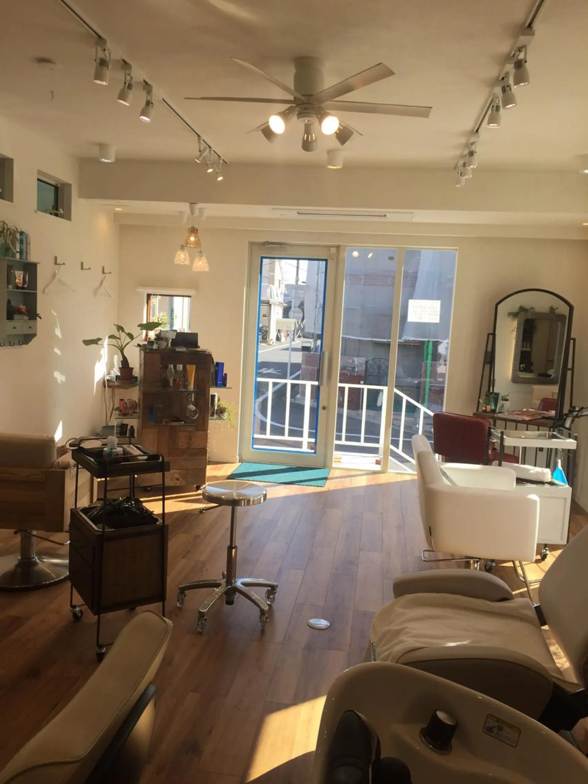 MAKEーUP WARMのヘアスタイル