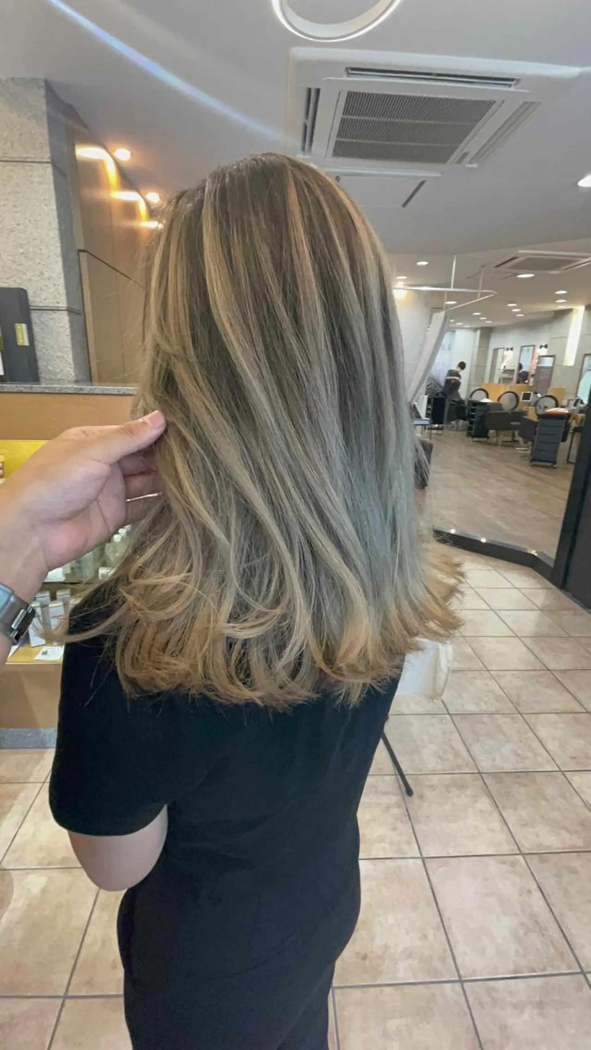 セミロング カラー バレイヤージュ レイヤーカット ヘアカラー olino 【オリノ】西田辺のヘアスタイル