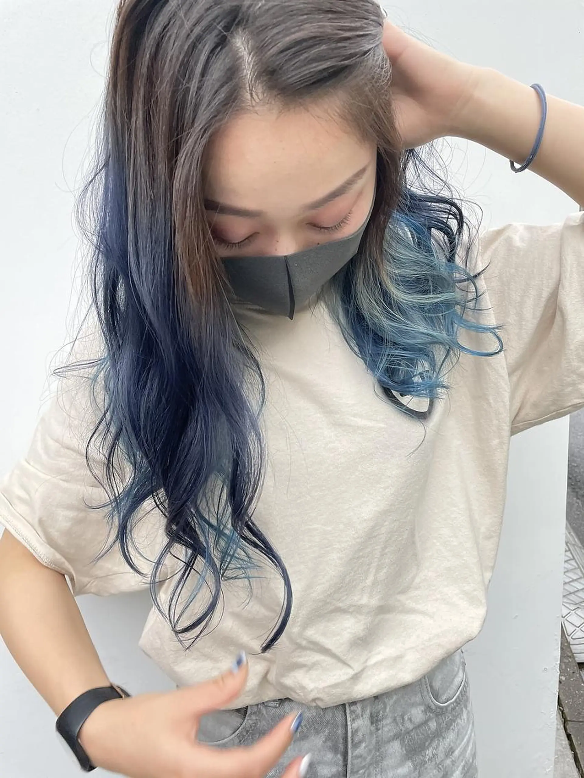 ミディアム カラー アディクシーカラー ブリーチ ブロンド ブルーカラー ハイライトカラー ヘアカラー トリートメント CEINE PATHのヘアスタイル