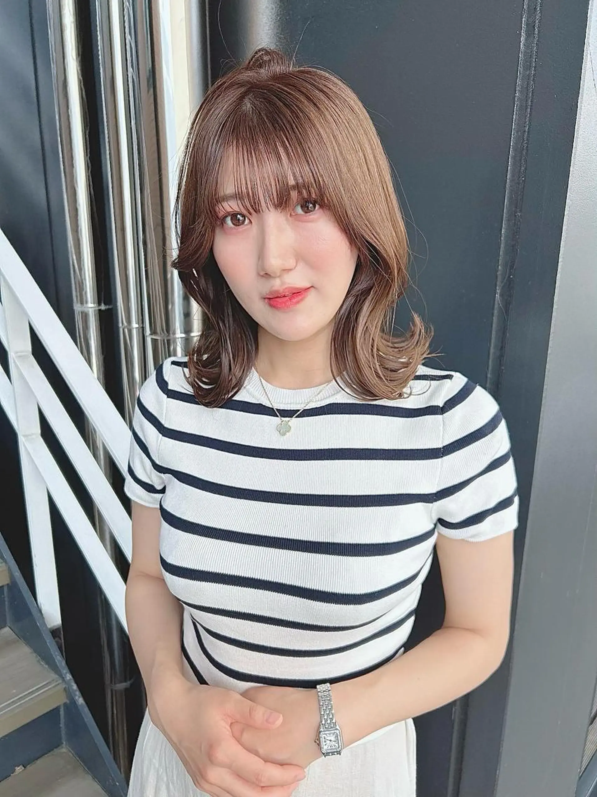 ミディアム ヘアカラー トリートメント 韓国🇰🇷レイヤー カットオリーブカラーのヘアスタイル
