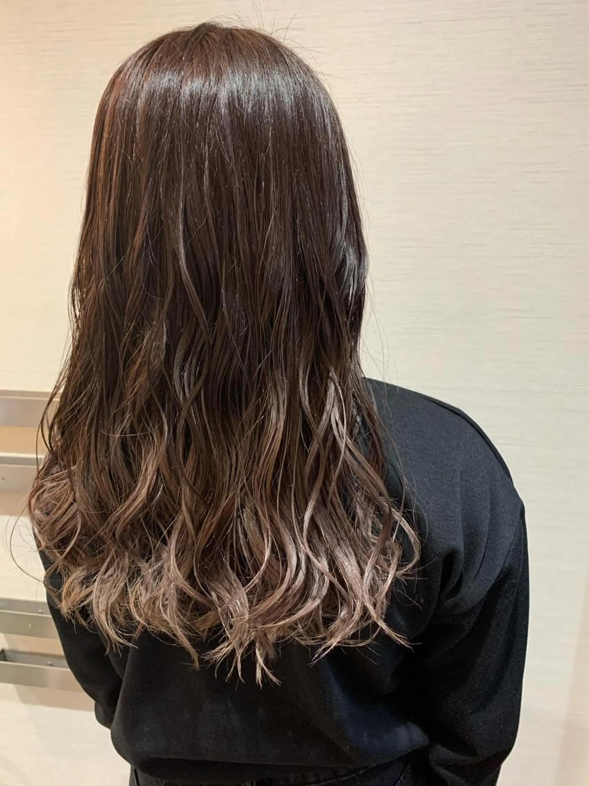 セミロング カラー 蓮見  友里のヘアスタイル