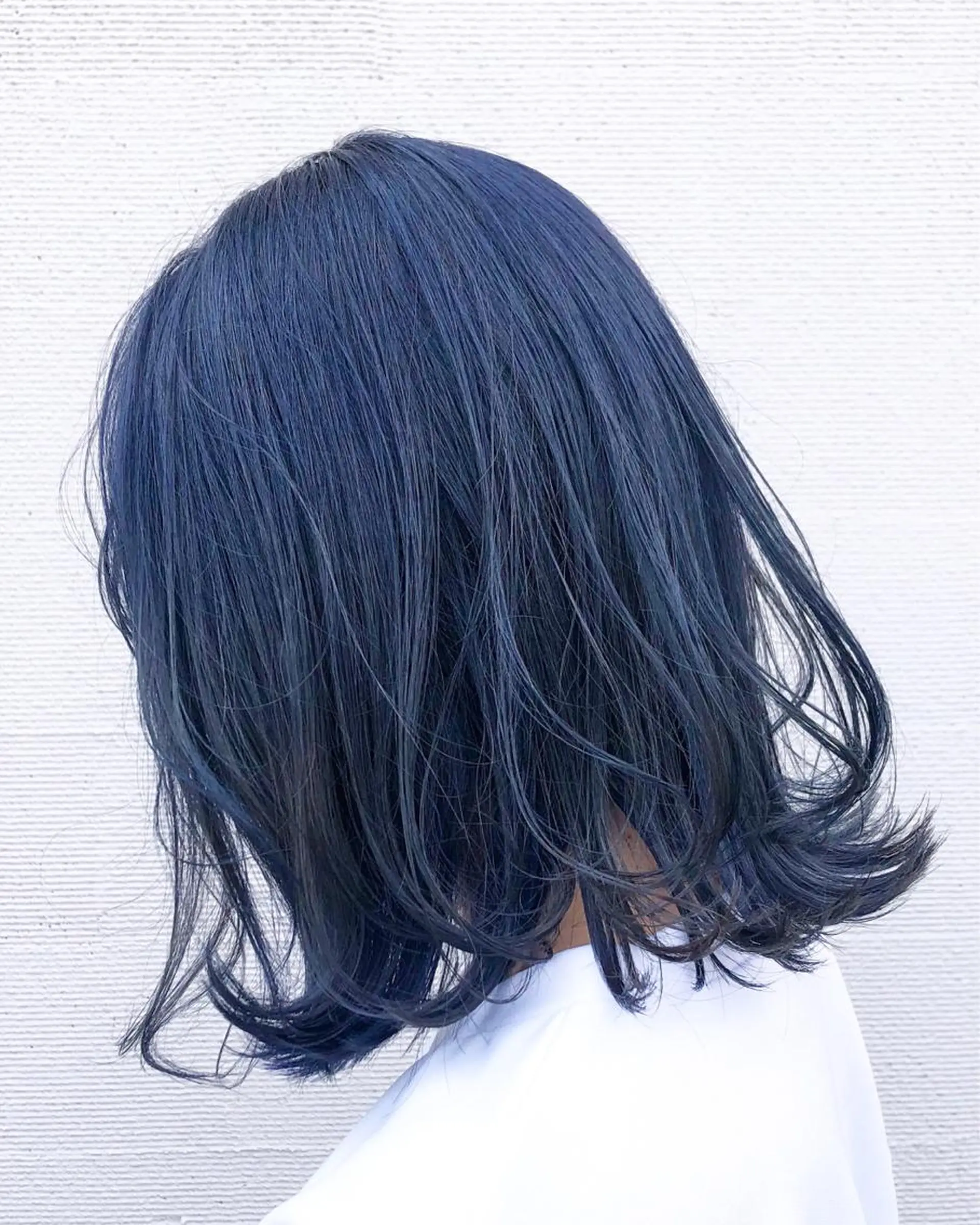 ミディアム カラー 黒髪 ブルーカラー ブルーブラック ネイビーカラー 中川 茜里のヘアスタイル