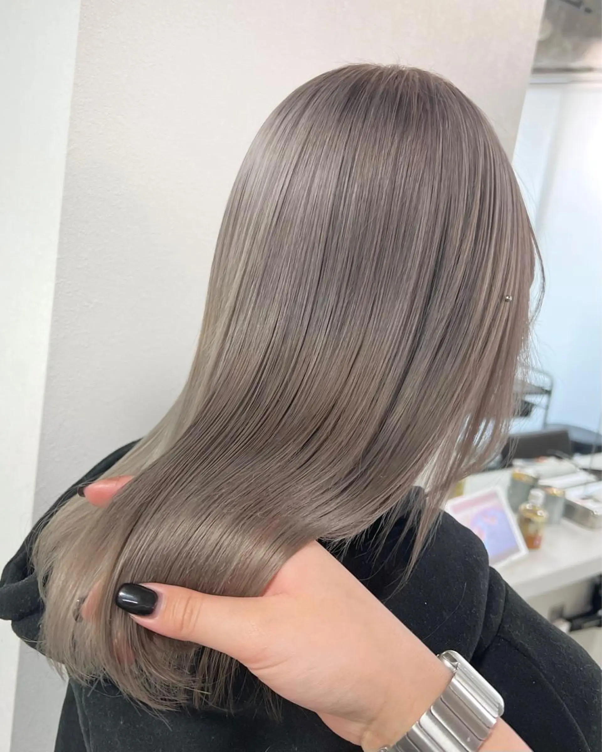 ミディアム カラー グレージュ 髪質改善 トリートメント nailist mana𖤐´-のネイルデザイン