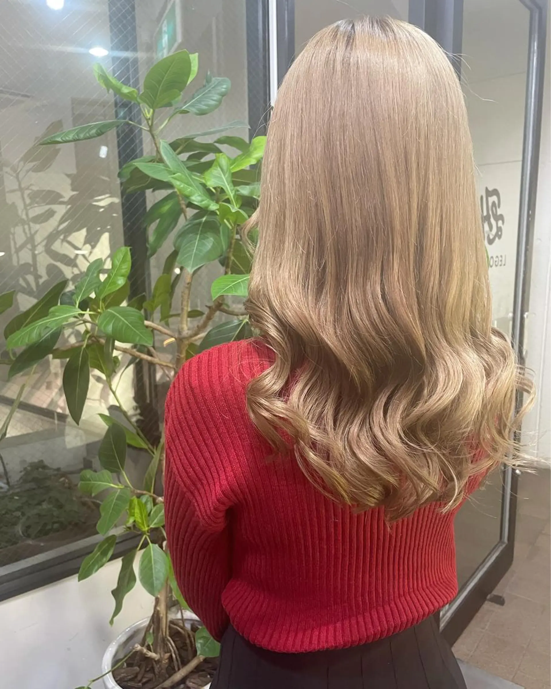 ロング カラー ベージュカラー ミルクティーベージュ クスカワ ノリエのヘアスタイル