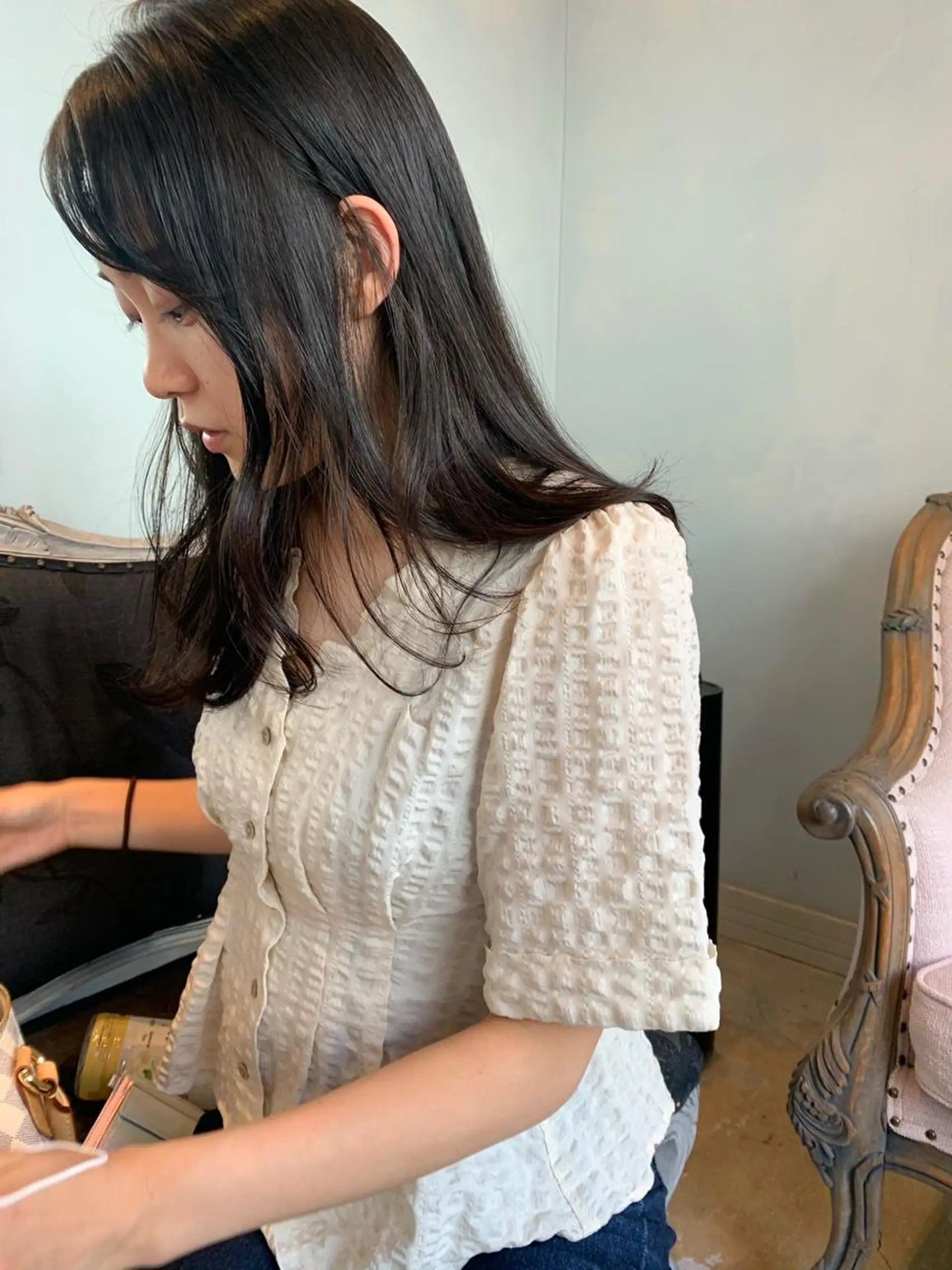 ロング SAKINO. ベージュカラーのヘアスタイル