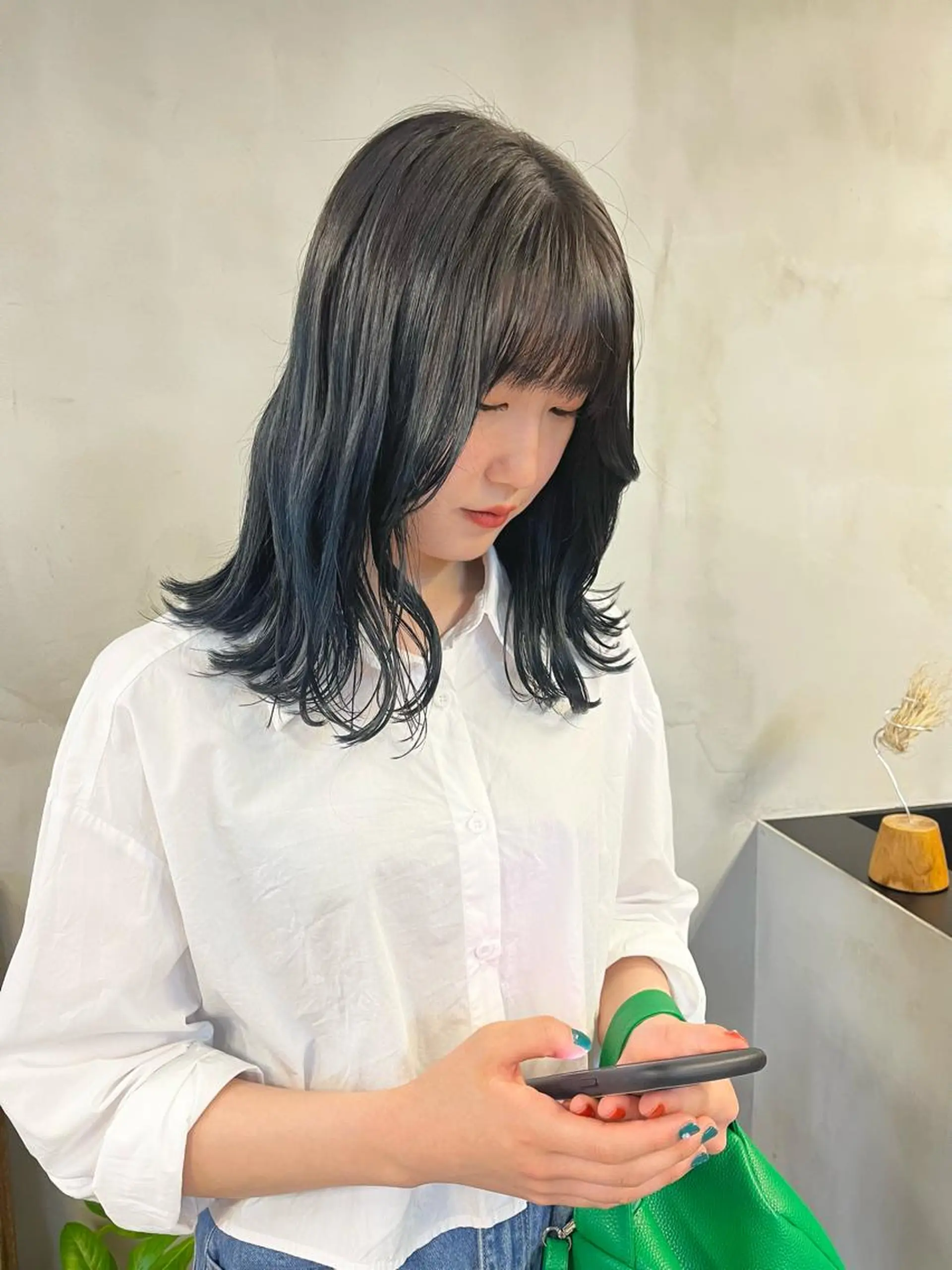 ミディアム カラー グレージュ ラベンダーカラー ラベンダーグレージュ ラベンダーグレー ena/ブリーチなし 透明感・レイヤー🎀のヘアスタイル
