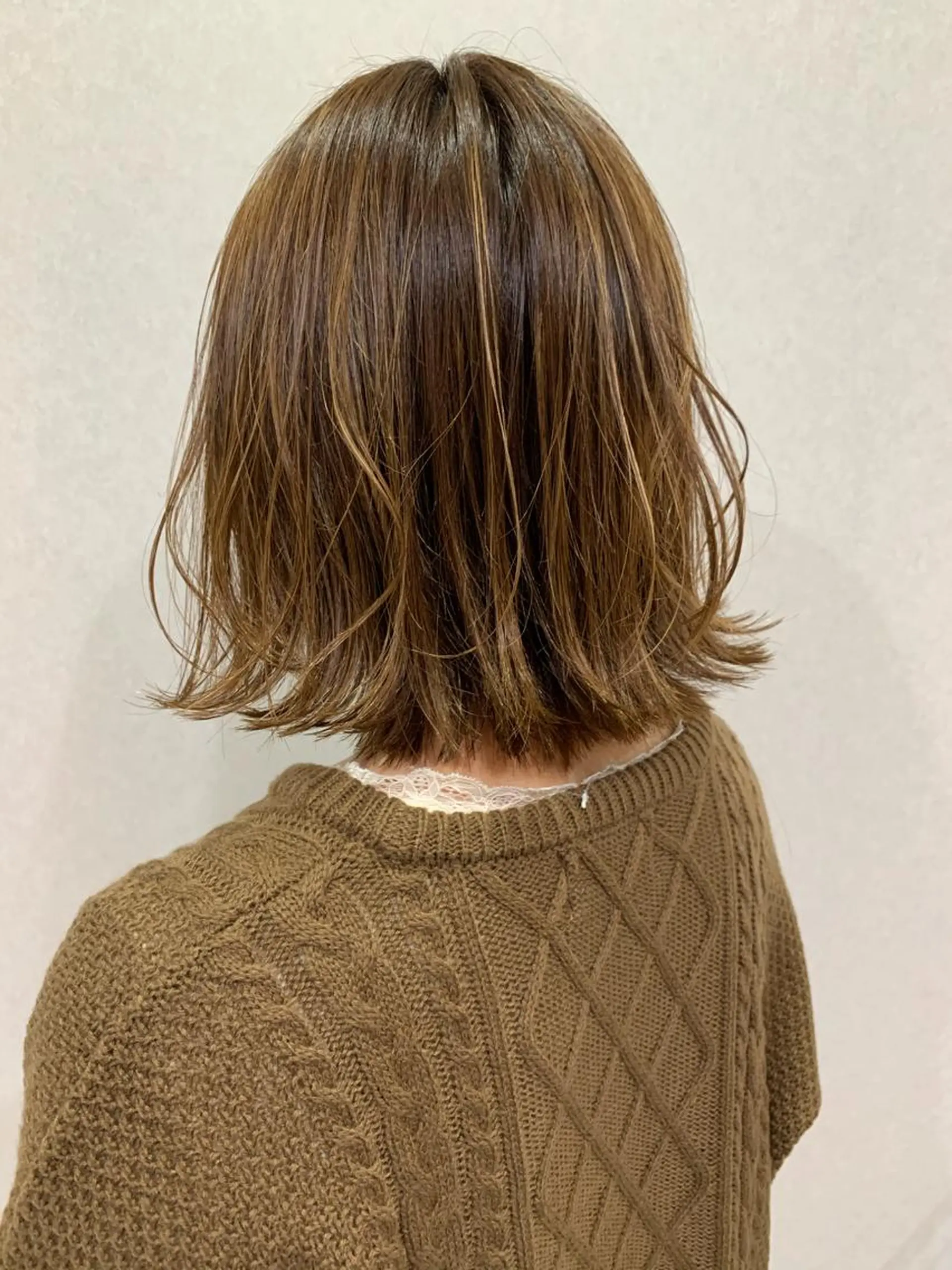ショート ボブ ハイライト 外ハネヘア カット ヘアカラー 平山 達也のヘアスタイル