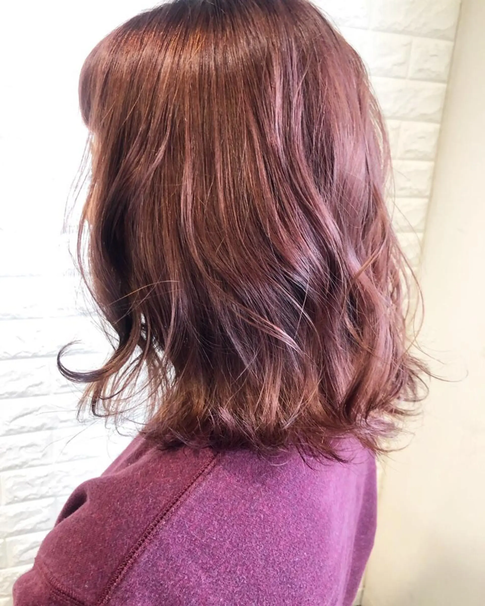 ミディアム カラー ピンクカラー ピンクパープル パープルカラー 西本 夏美のヘアスタイル