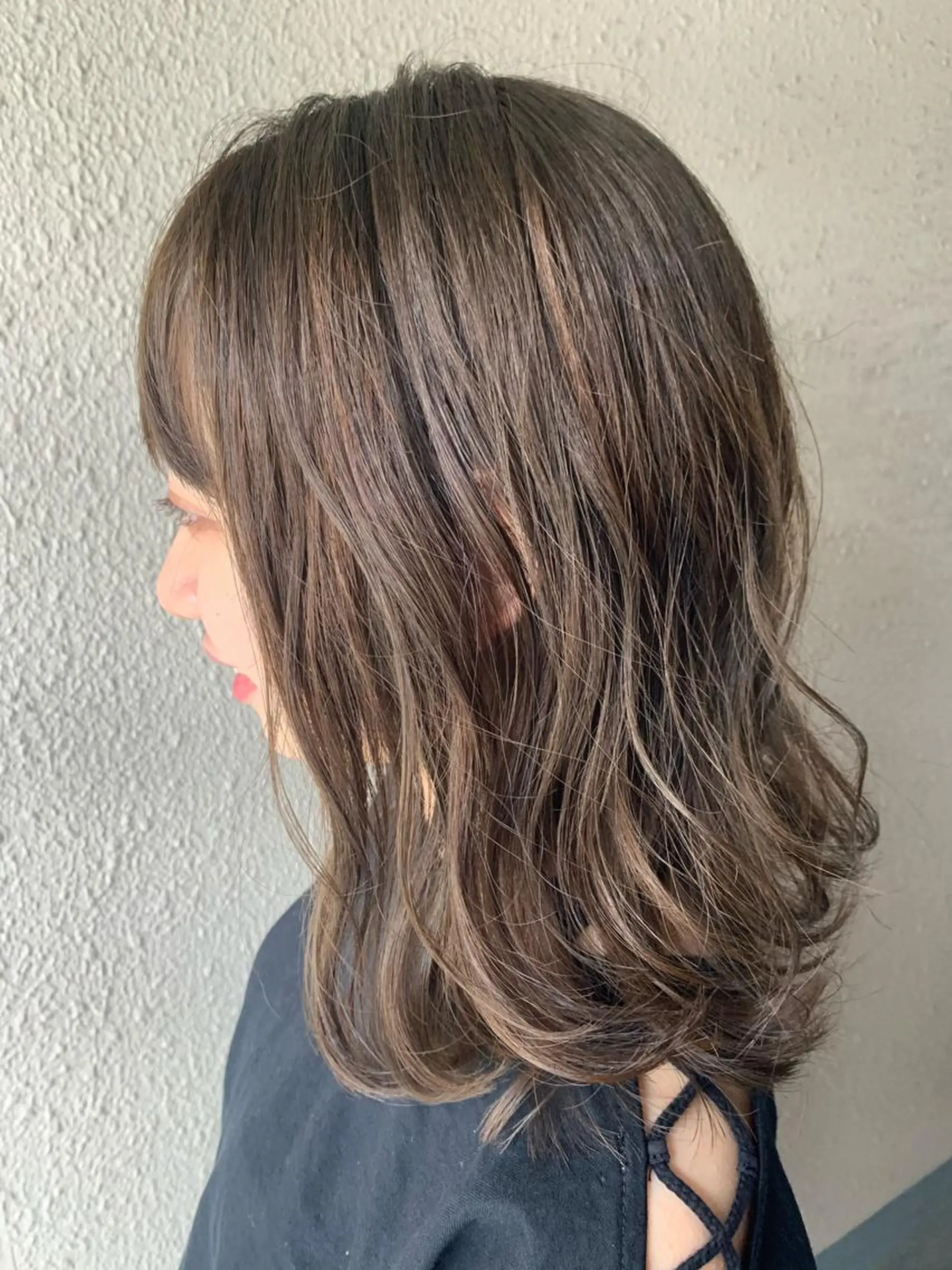 セミロング カラー ブリーチ オリーブカラー サダハルカ ｜chouetteのヘアスタイル