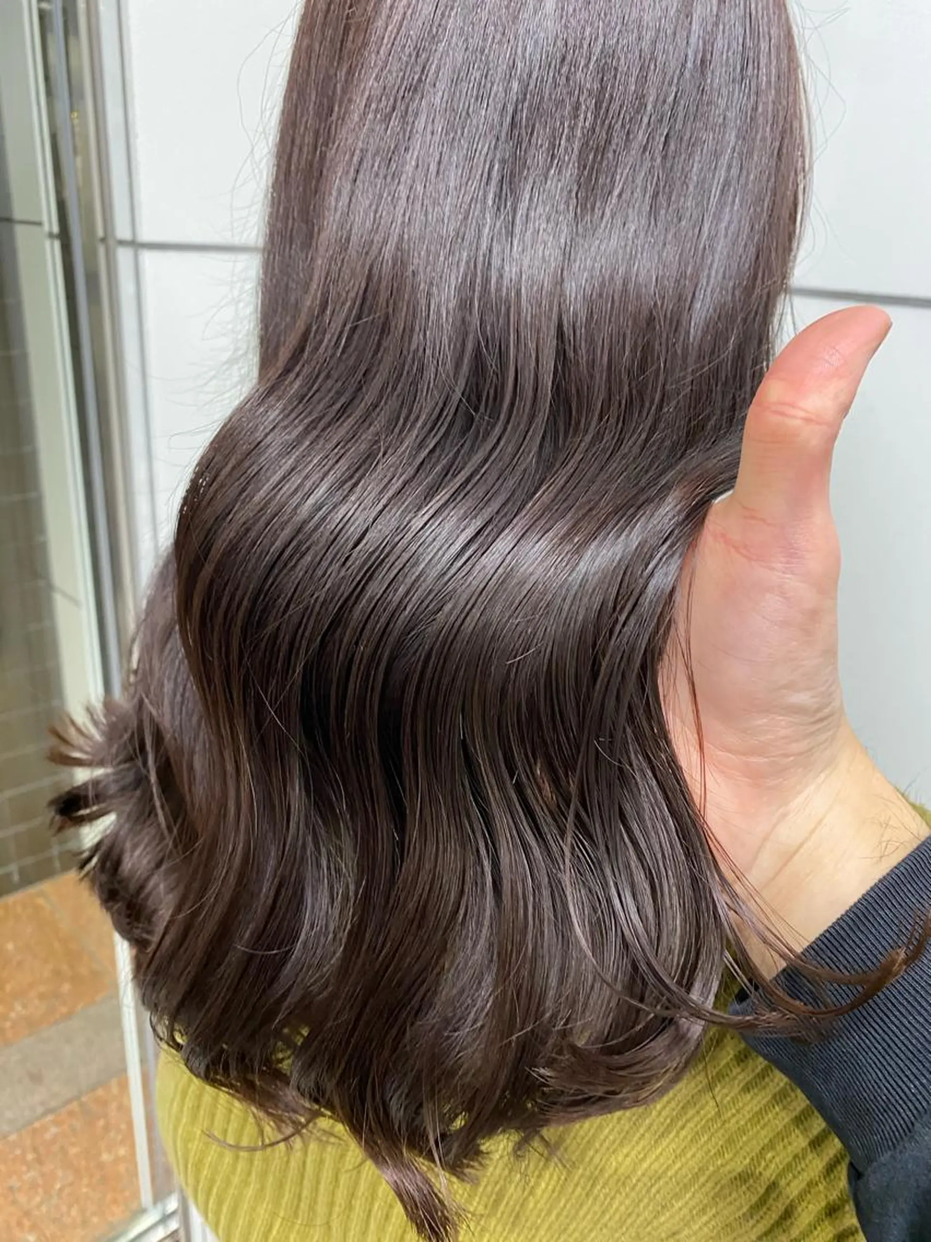 セミロング カラー 岩崎 昭憲のヘアスタイル