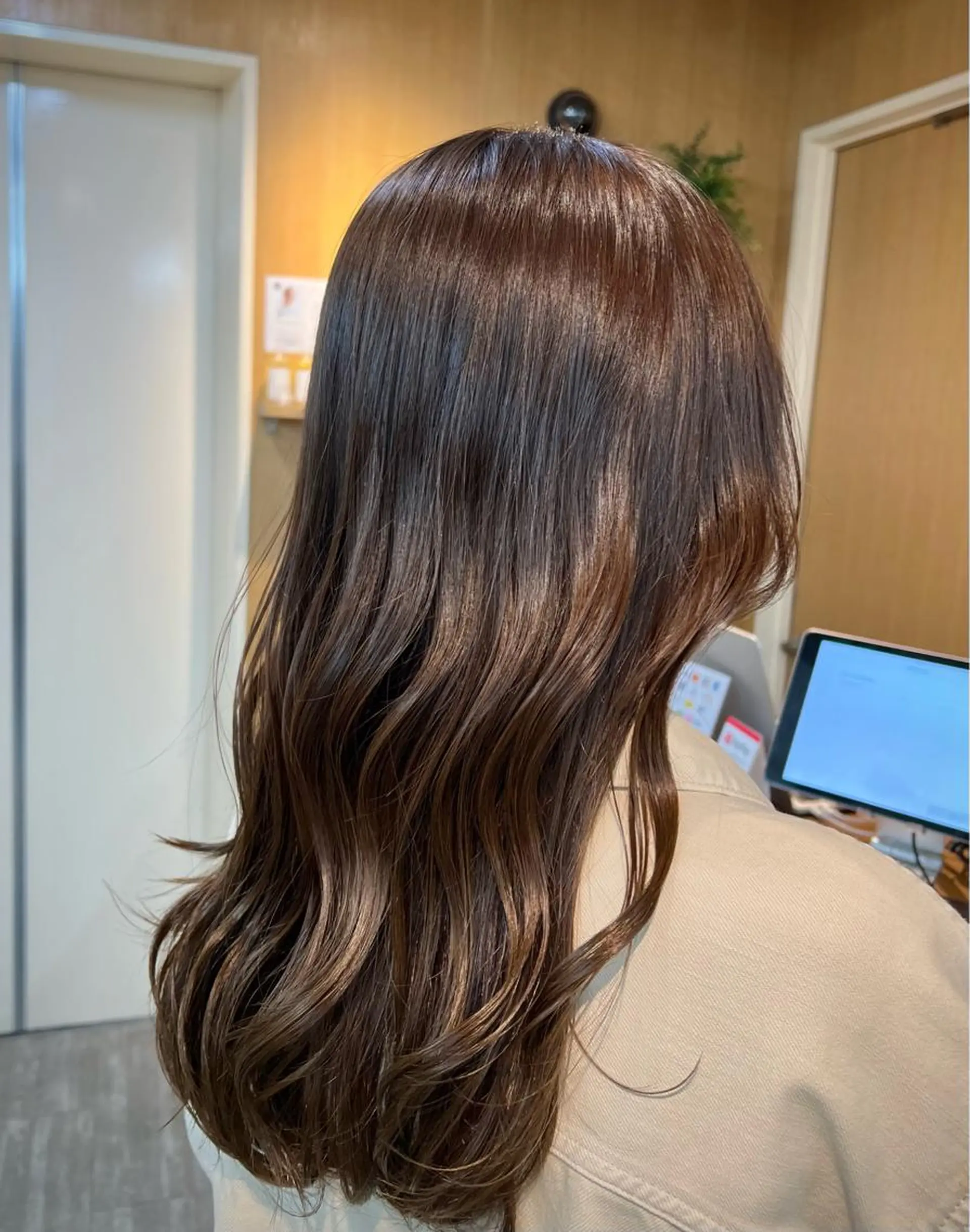 ロング カラー ブリーチ グレージュ ブリーチなしカラー 透明感カラー/ イルミナカラーヒロキのヘアスタイル