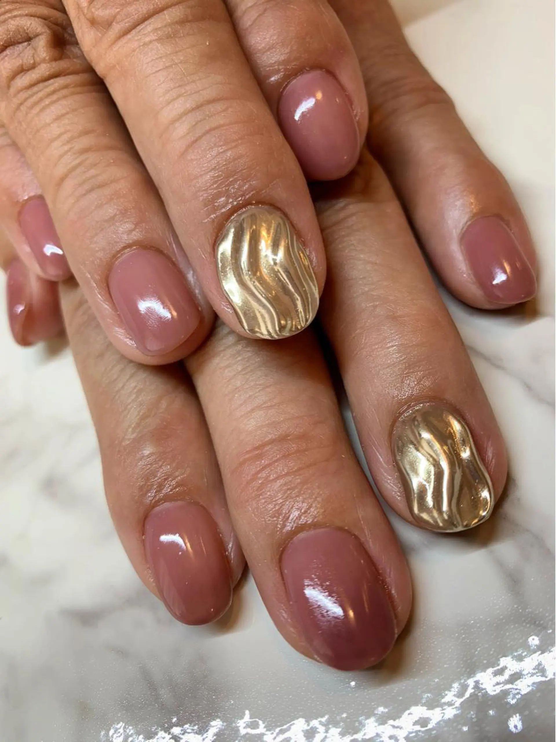 ネイル アートネイル ゴールド ミラーネイル ニュアンスネイル シルバー atelier chic+のネイルデザイン