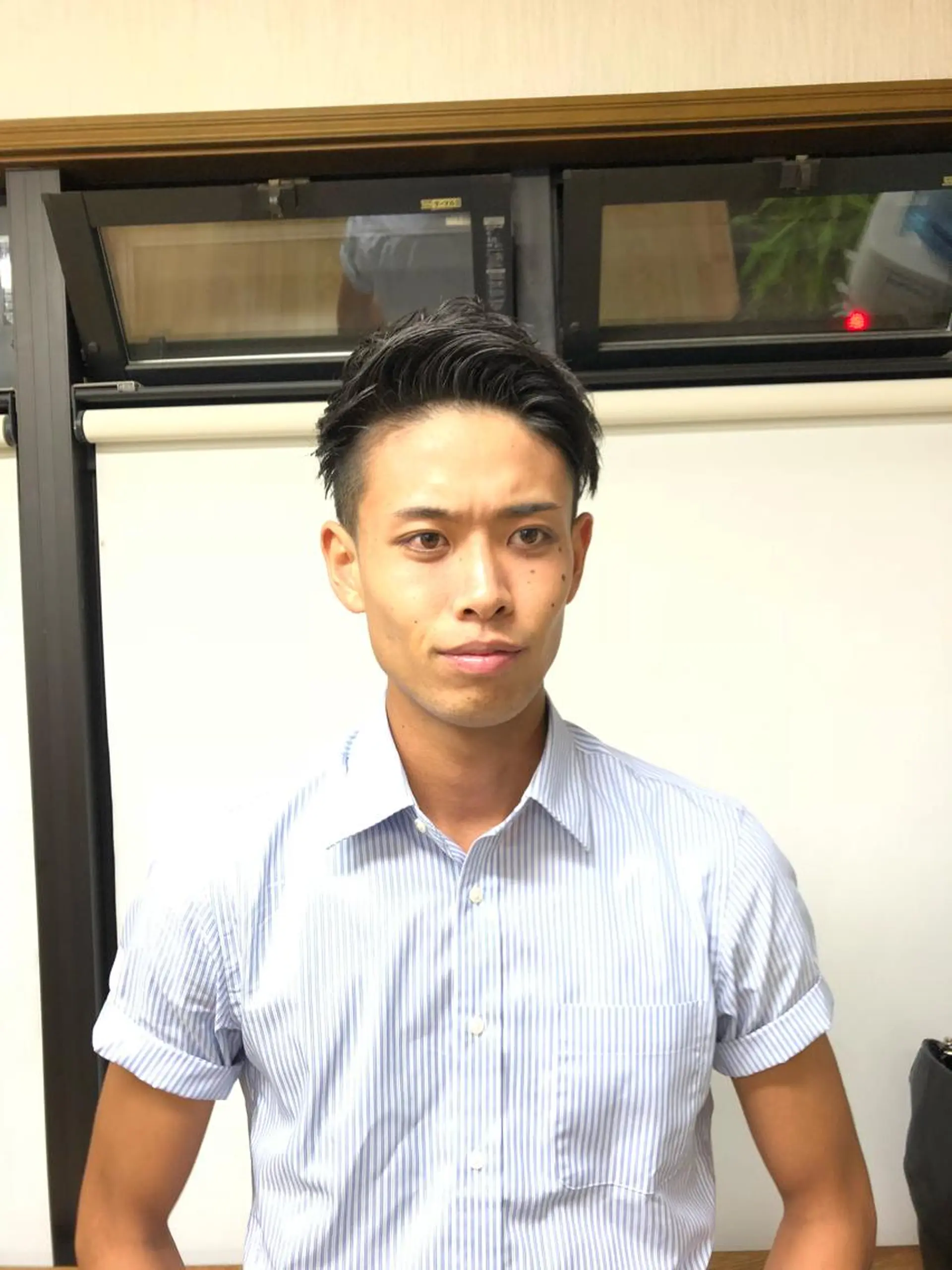 ショート パーマ メンズ 牧 颯斗のヘアスタイル