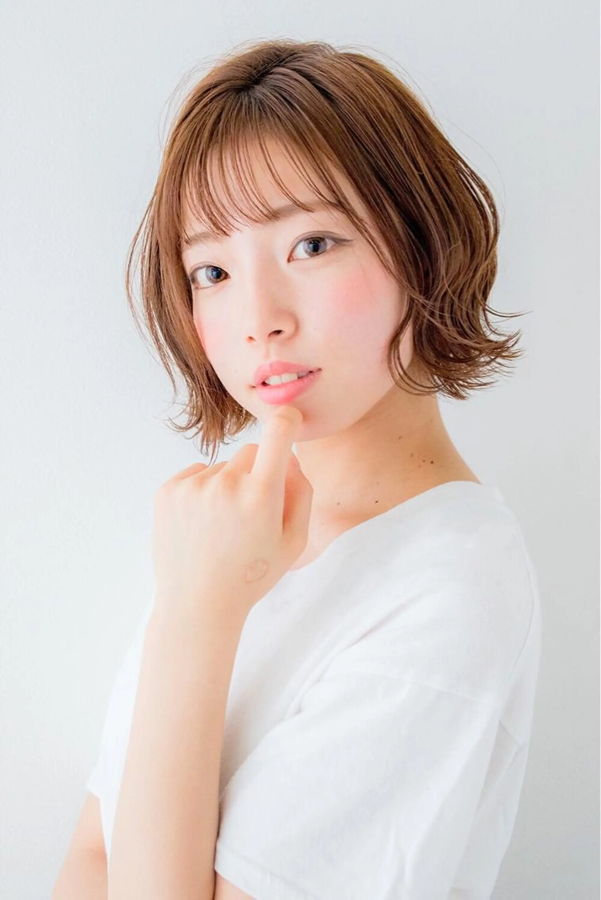 ショート カラー ベージュカラー ボブ 外ハネヘア ディレクター ノナカのヘアスタイル