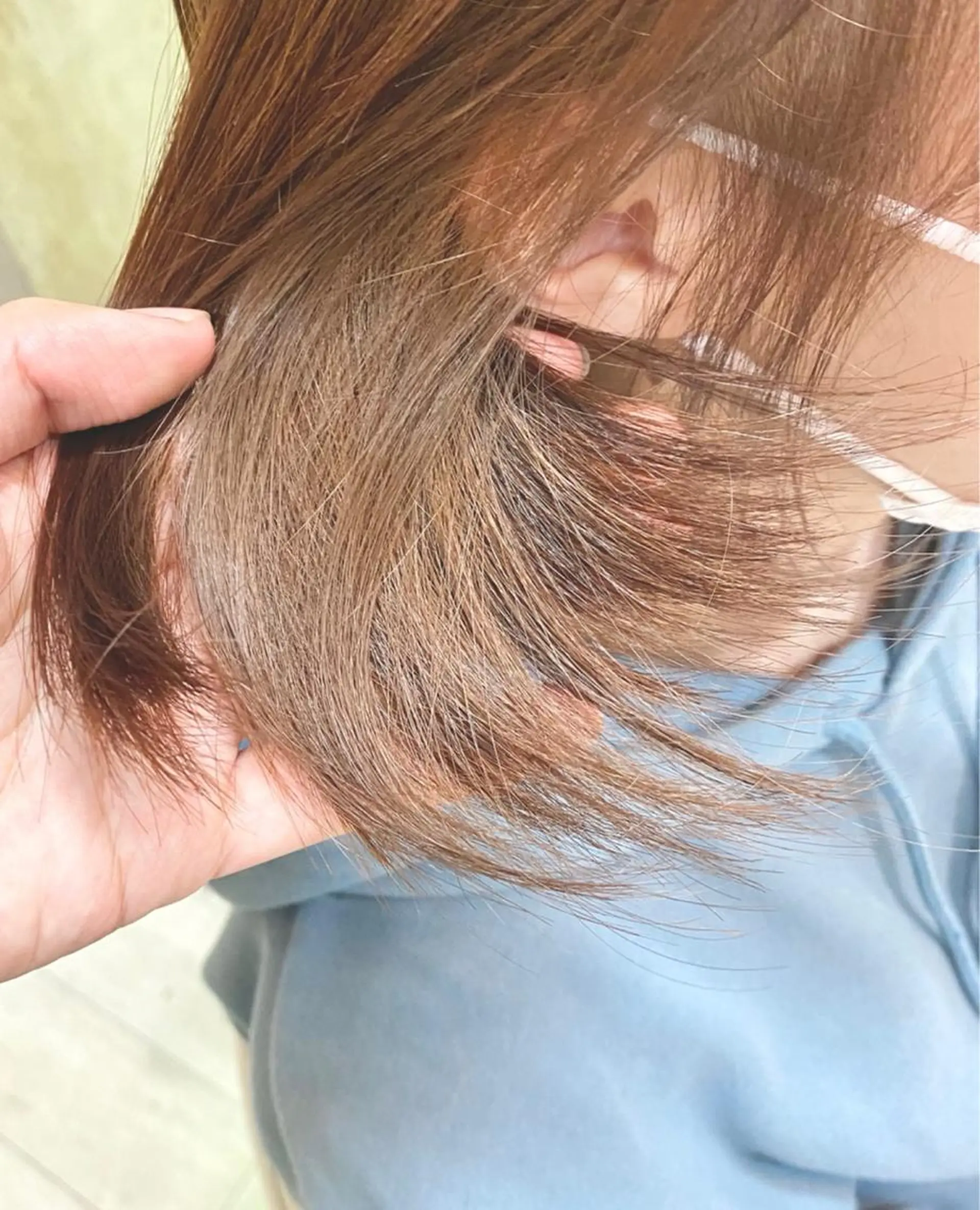 ミディアム カラー ベージュカラー ブリーチ イヤリングカラー ミルクティーベージュ ヘアカラー エクステ/ハイトーン /インナー礒野朱里のヘアスタイル
