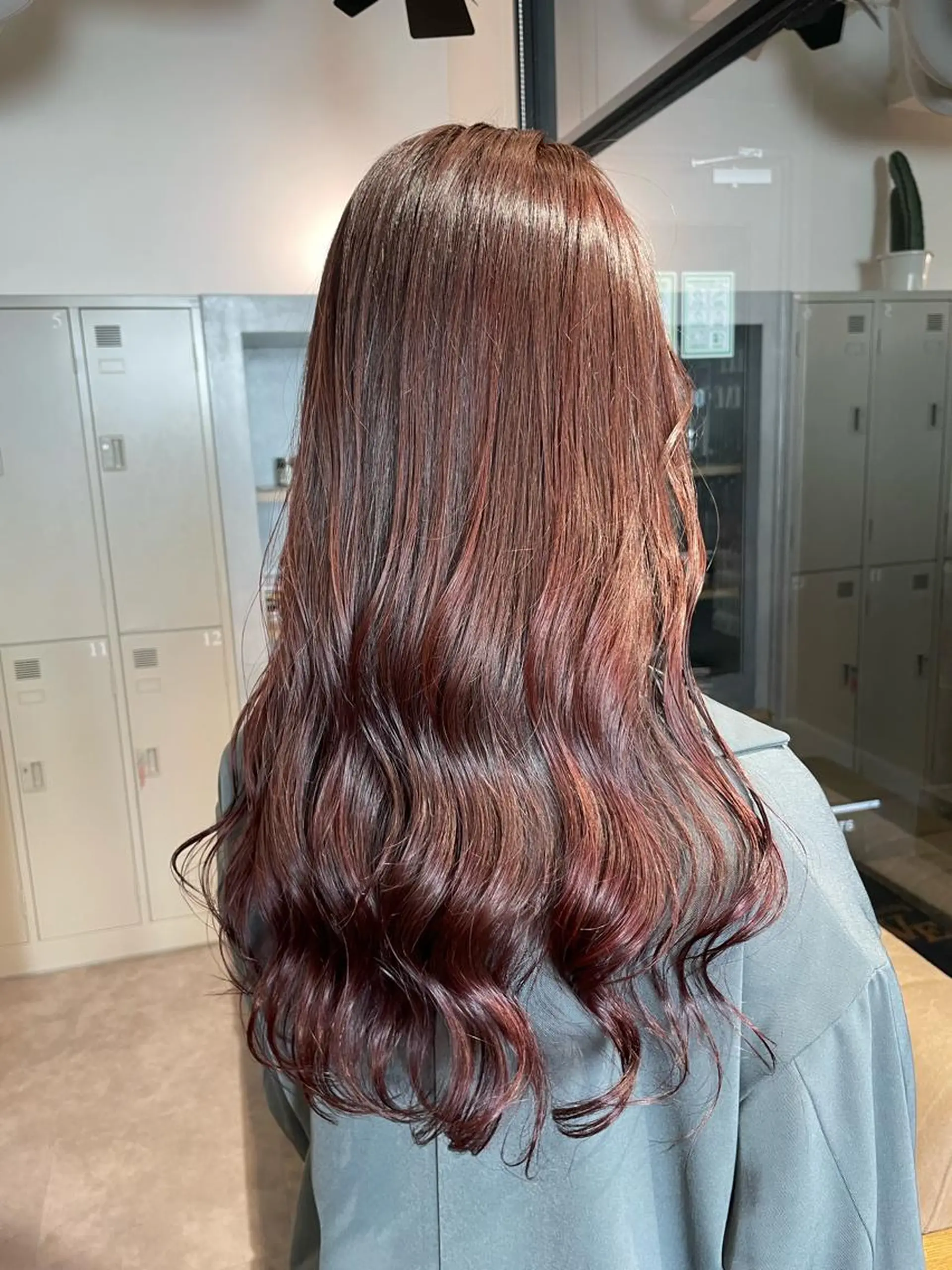 ミディアム カラー レッドカラー ツノダ ルカのヘアスタイル