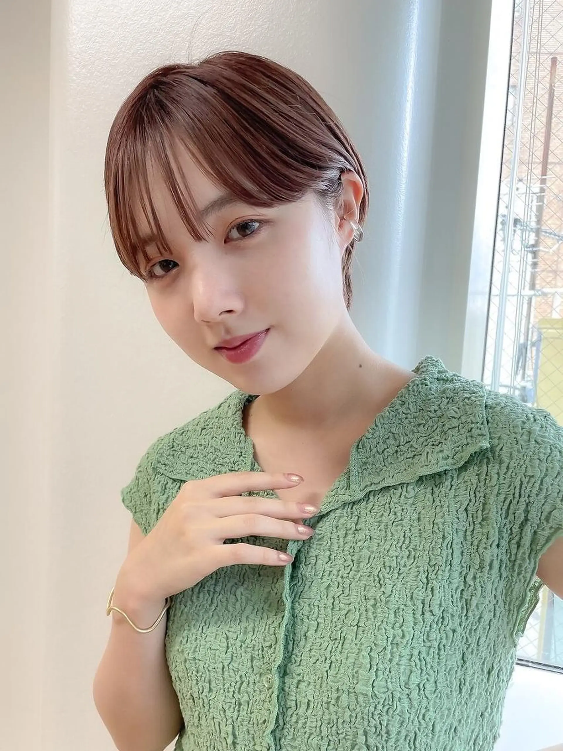 ショート カラー ベージュカラー ブリーチ イヤリングカラー ハイライトカラー イルミナカラー BASSA 下井草店のヘアスタイル
