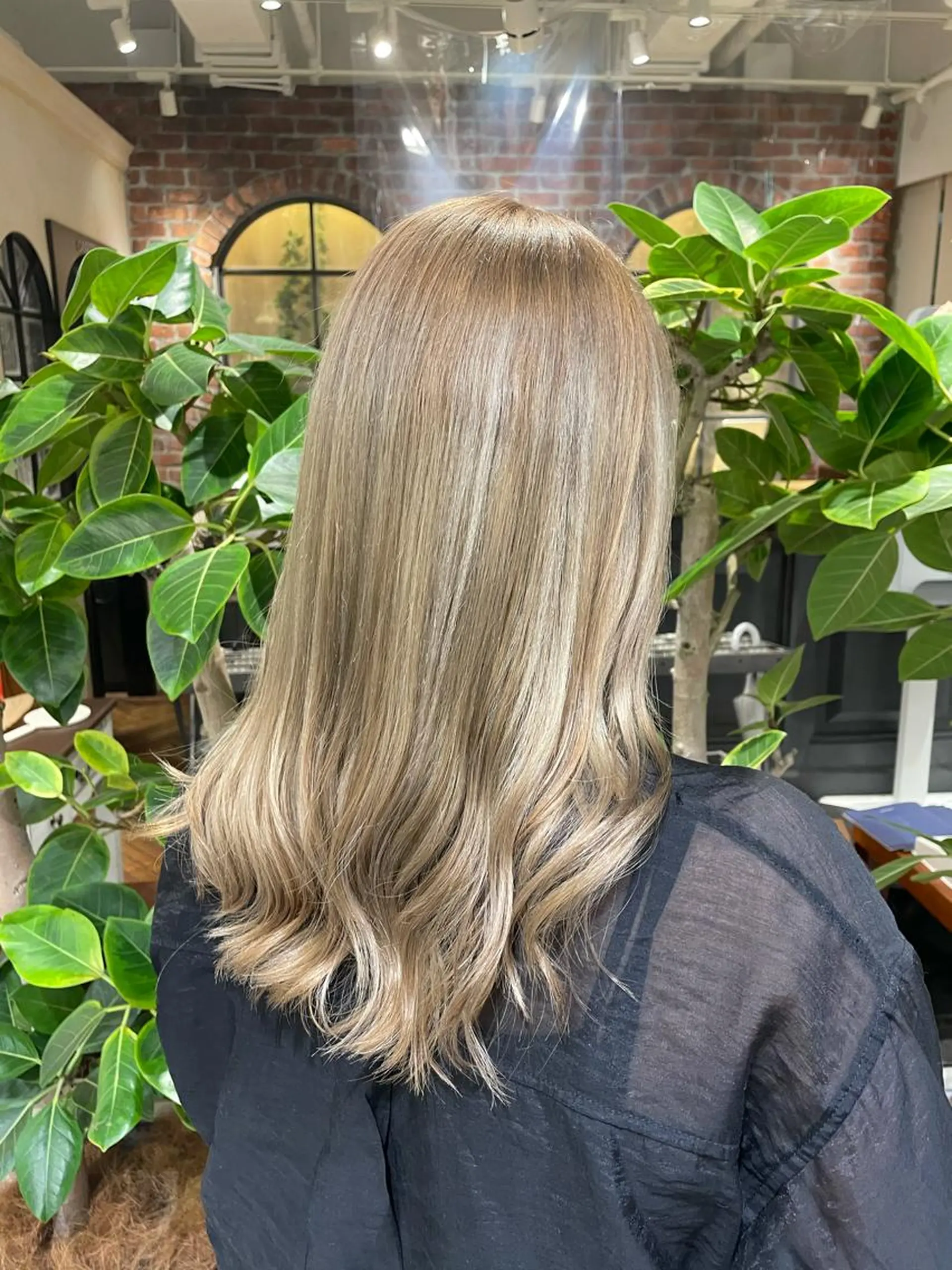 ロング カラー ハイトーンカラー MINX 渡邉由理のヘアスタイル