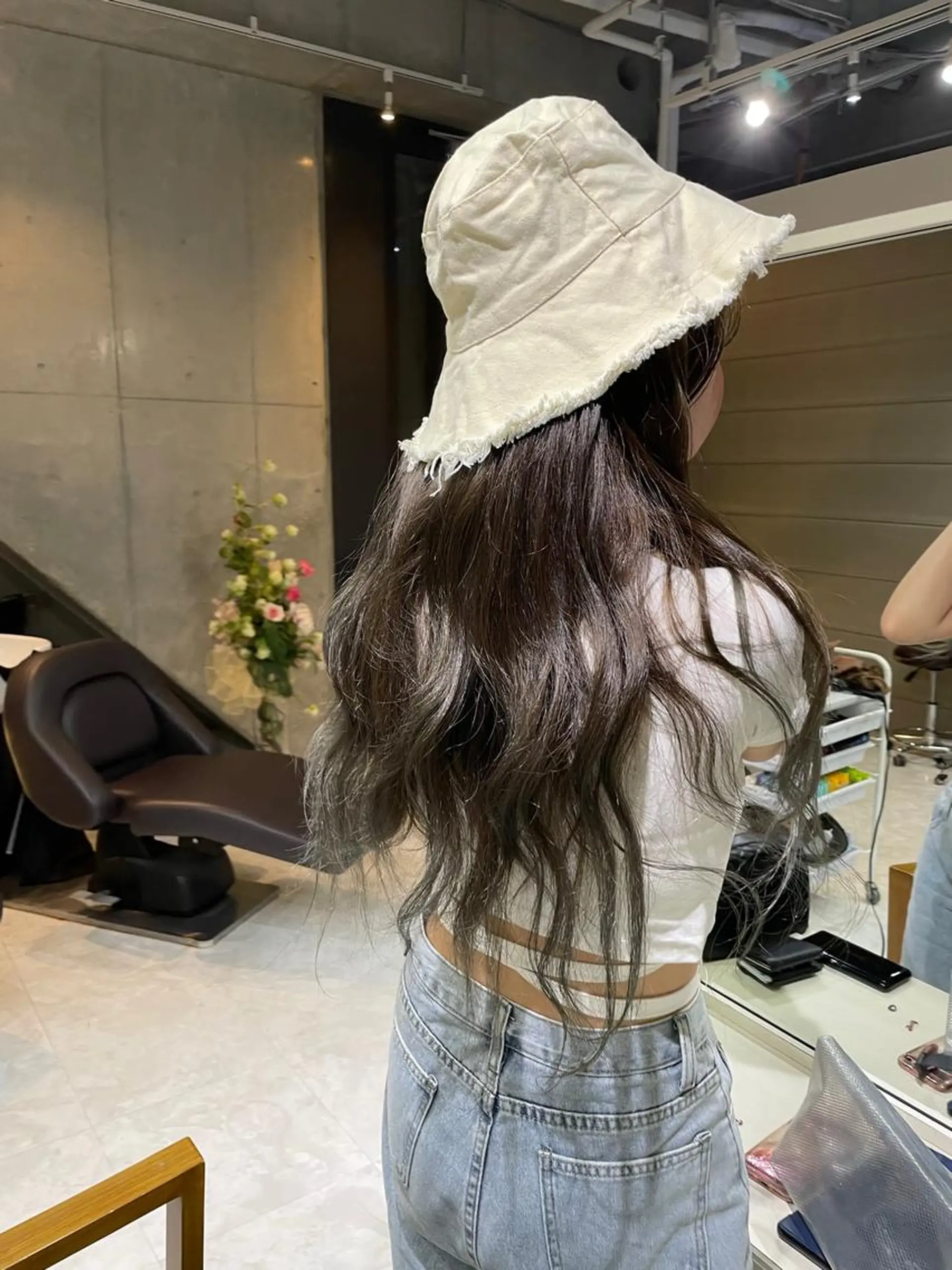 カラー ミルクティー× グレージュMOMOのヘアスタイル