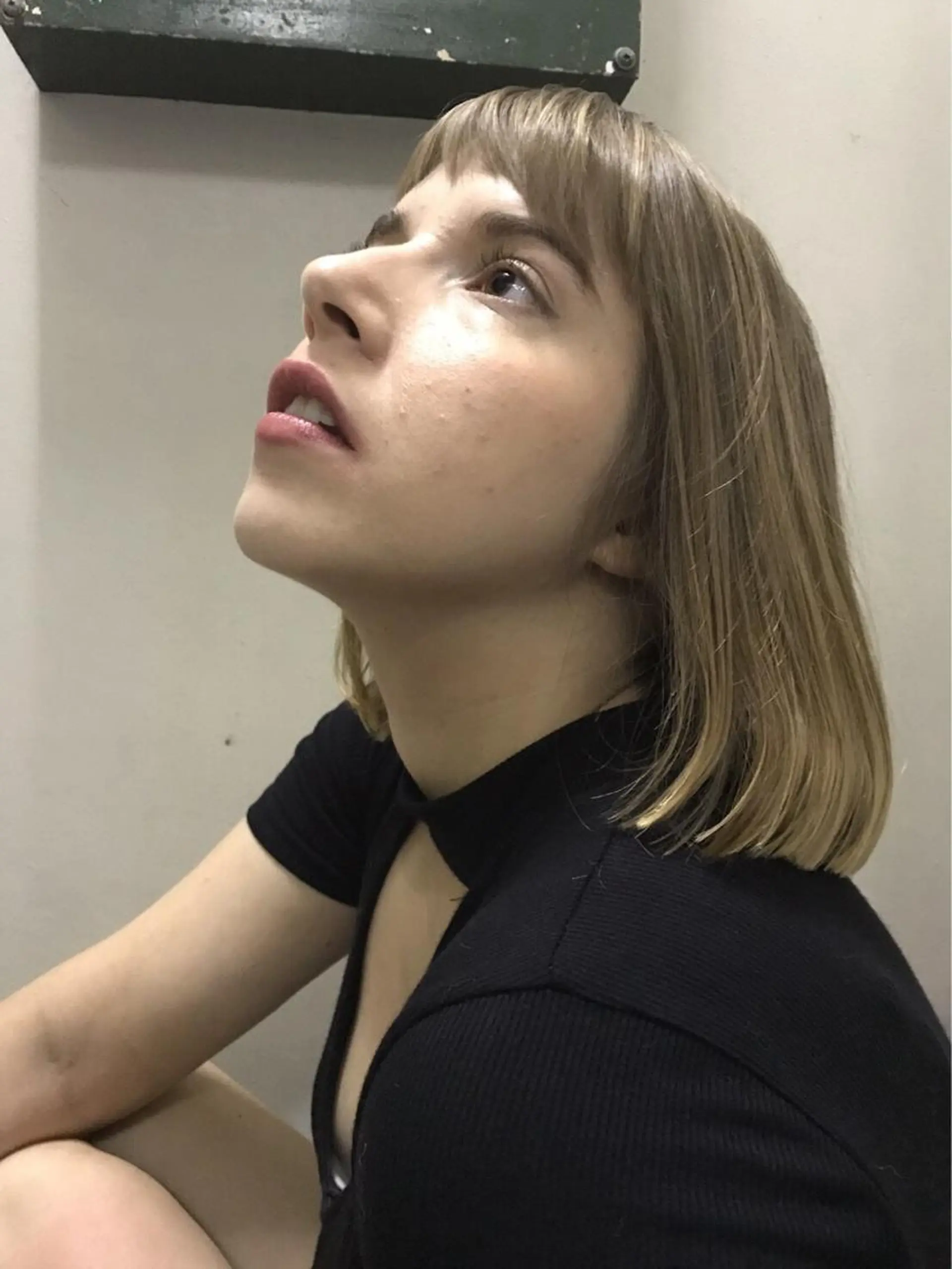 ショート カラー アッシュ ベージュカラー ブリーチ BRUNTJET所属・MAEDA MADOKAのヘアスタイル