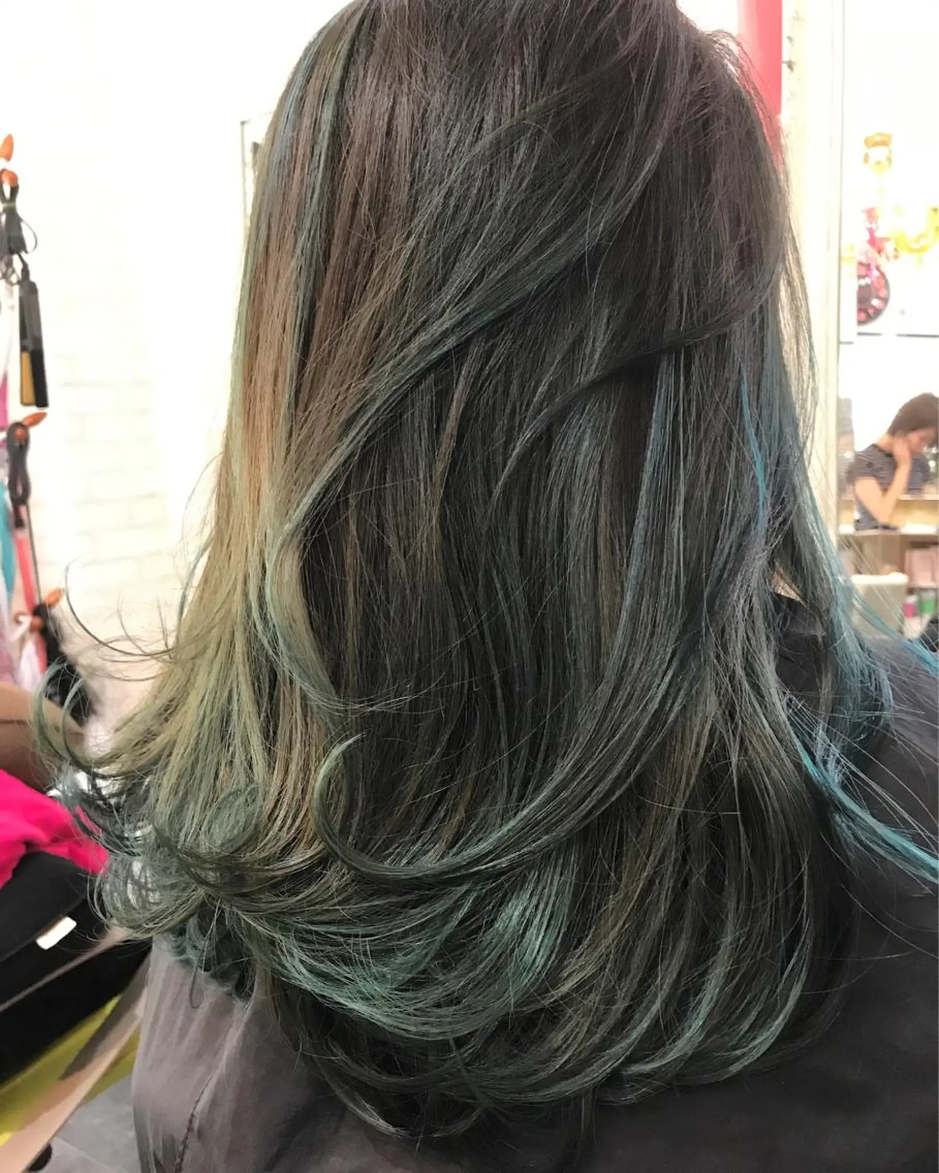 セミロング ハイライト 松本 和人のヘアスタイル