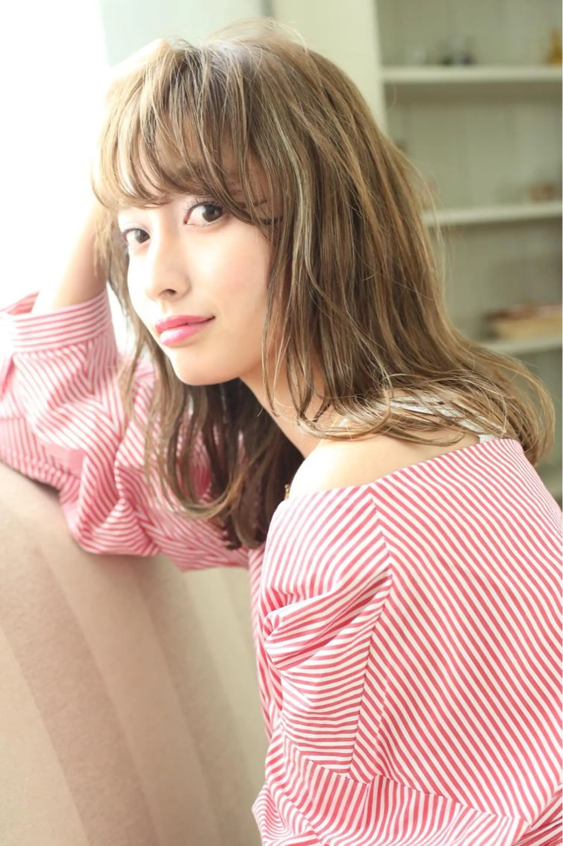 ミディアム カラー デザインカラー ハイライトカラー ハイライト カット ヘアカラー 齋藤 咲のヘアスタイル