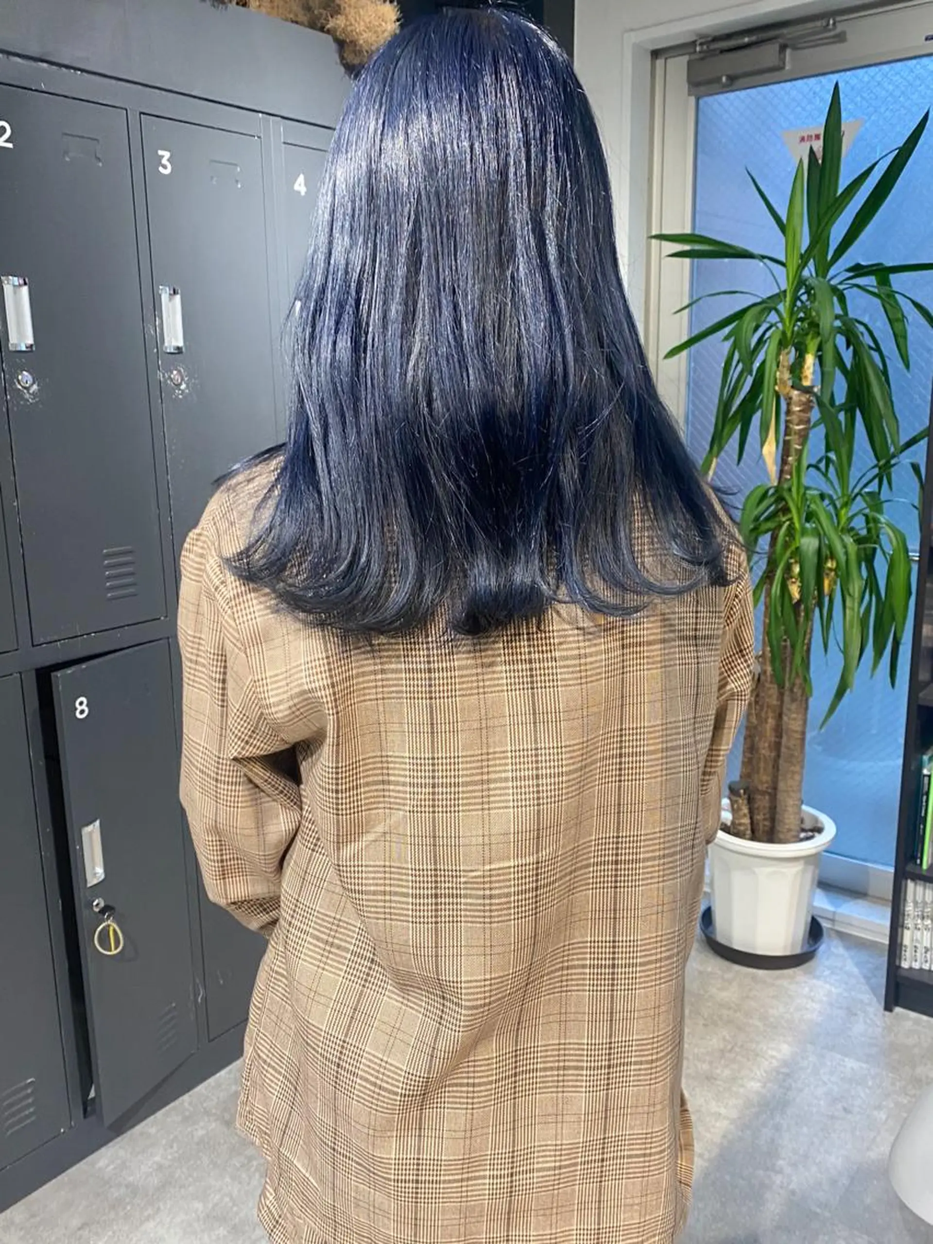 セミロング カラー ヘアアレンジ ブルーカラー ネイビーカラー カット トリートメント #ブリーチカラー Akihoのヘアスタイル