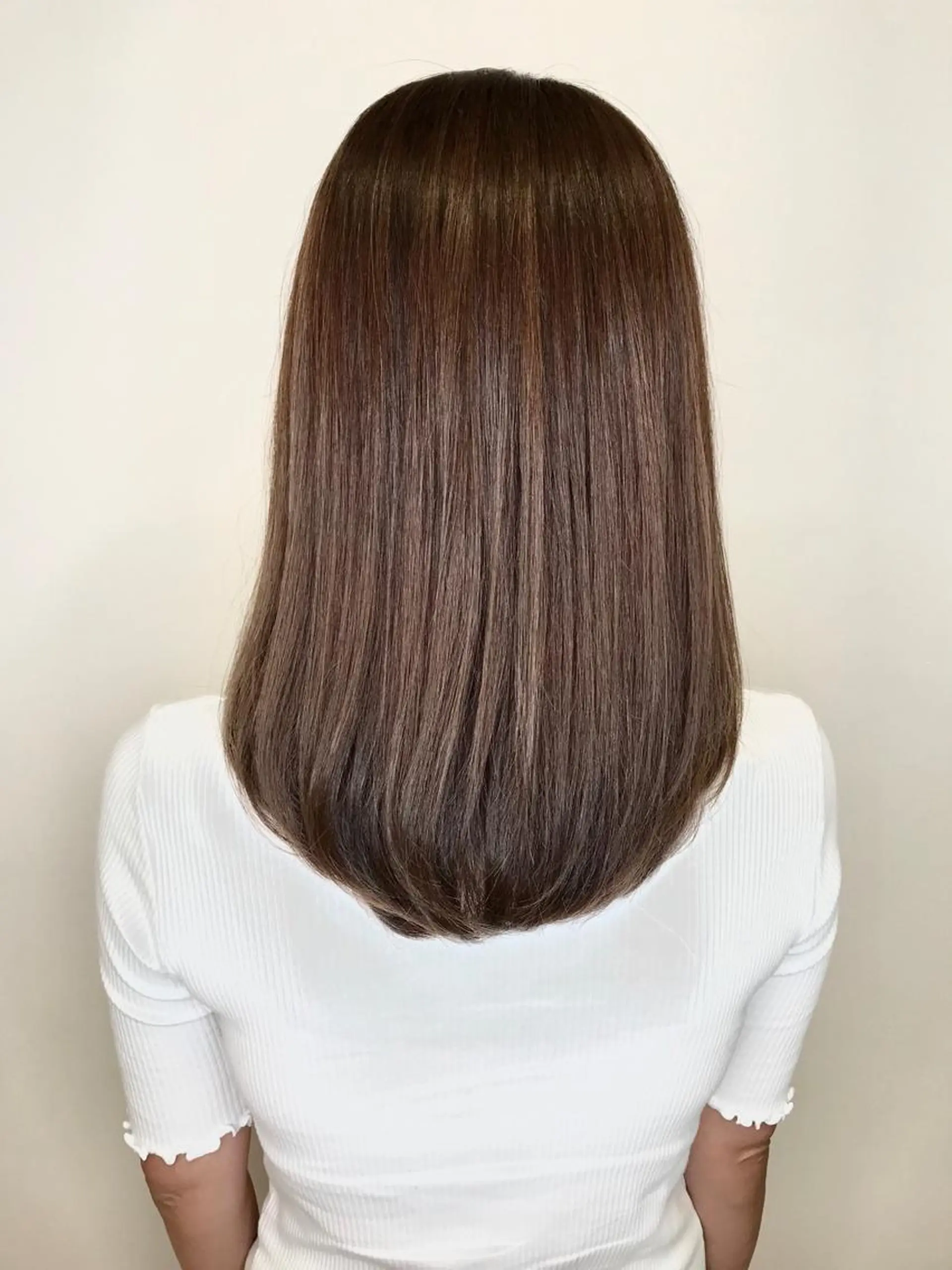 ミディアム カラー イルミナカラー Miru by INCE HAIRのヘアスタイル