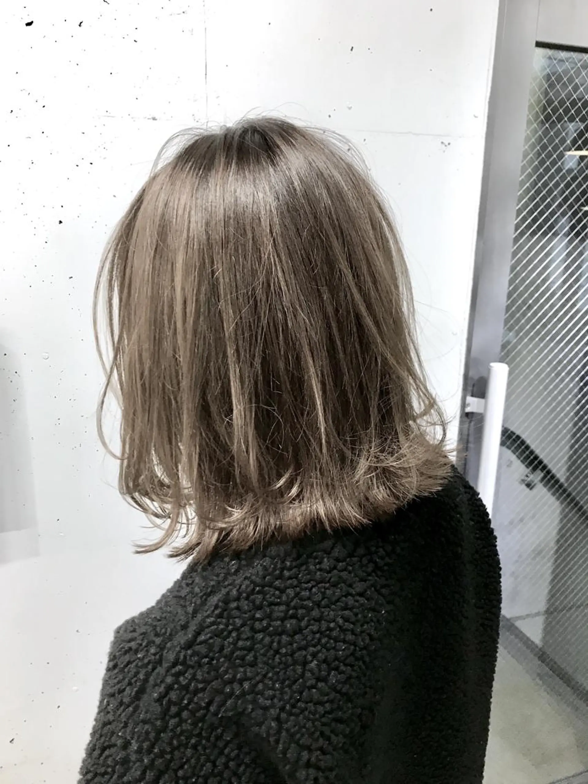 ショート カラー アッシュ 伸ばしかけ レイヤーカット 外ハネヘア カット ヘアカラー トリートメント lok[ロク] 高田馬場のヘアスタイル