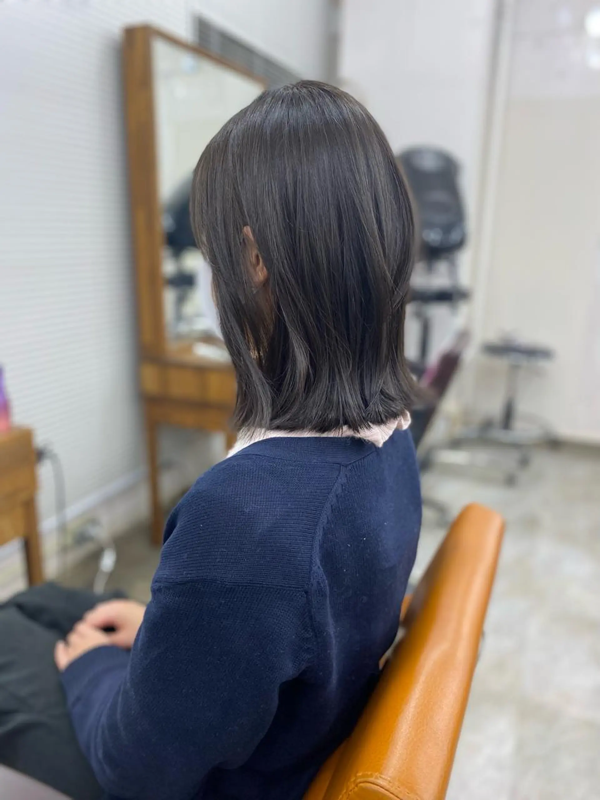 ミディアム カラー オリーブ/アッシュ やわらか透明感カラーのヘアスタイル