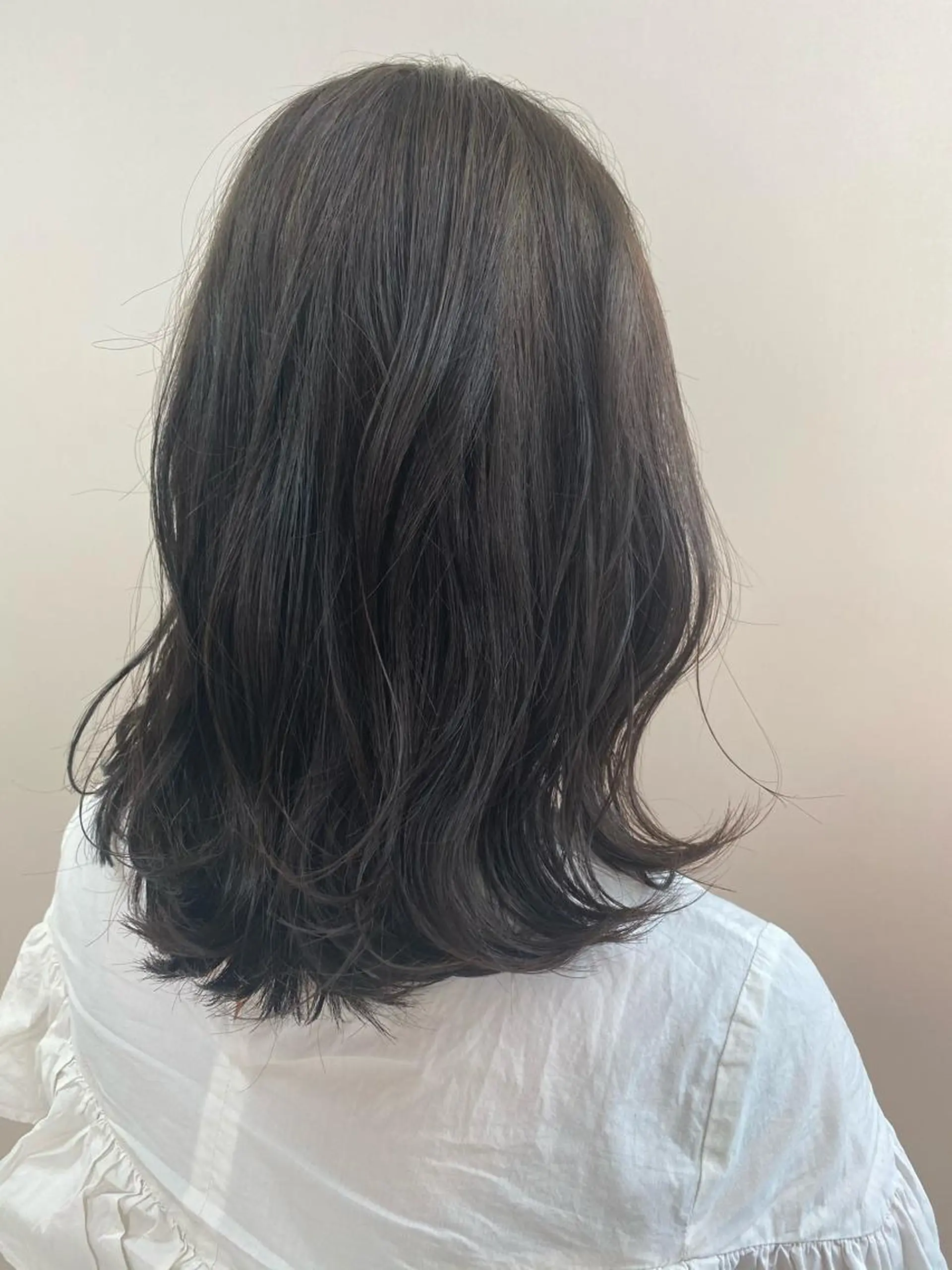 セミロング カラー ベージュカラー イルミナカラー オリーブベージュ 小顔レイヤー/ ベージュ🤍Rieのヘアスタイル