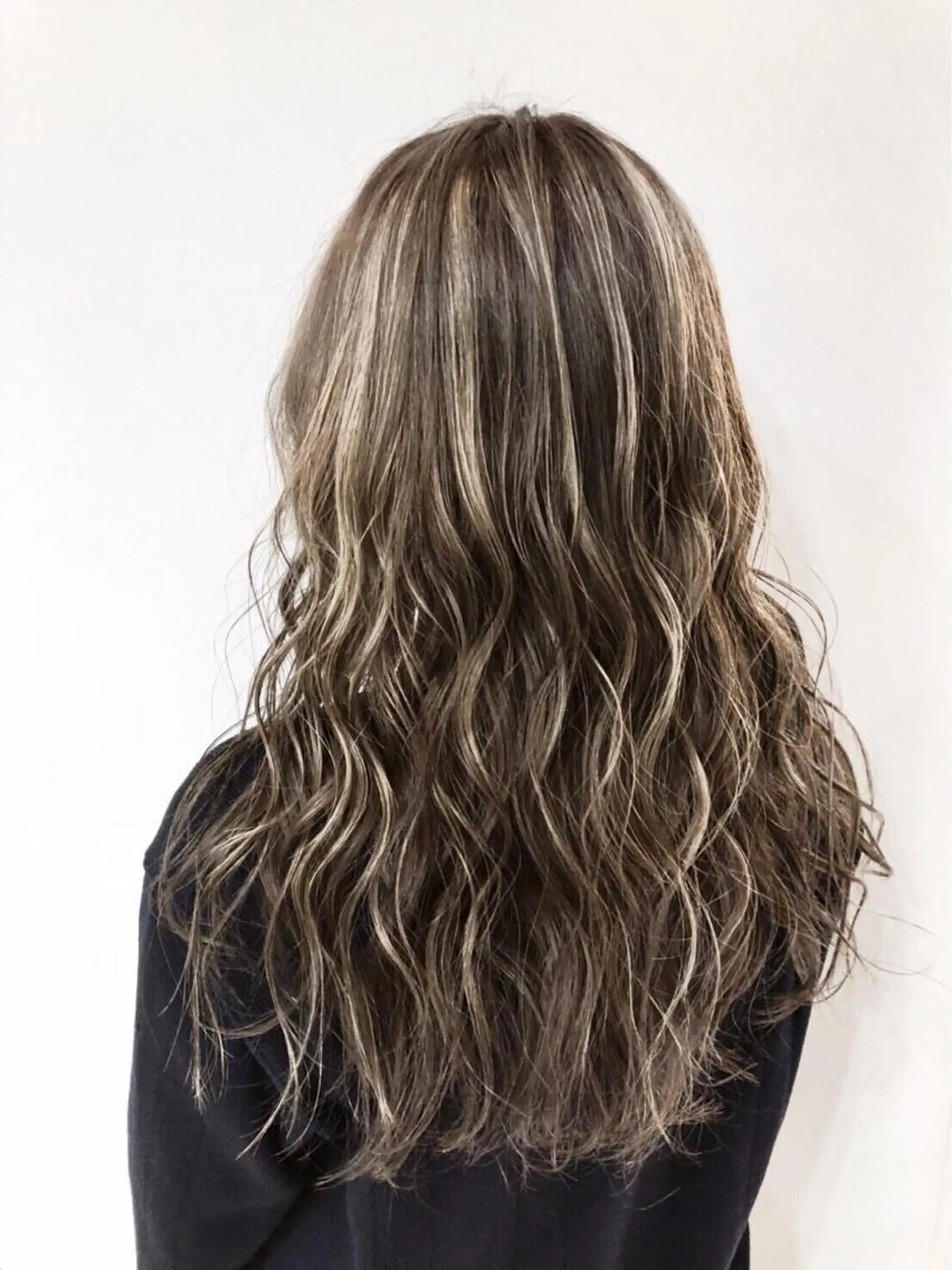 ロング カラー グレージュ ハイライトカラー ハイライト 女性リピ90%🍨 🩷佐藤みずきのヘアスタイル