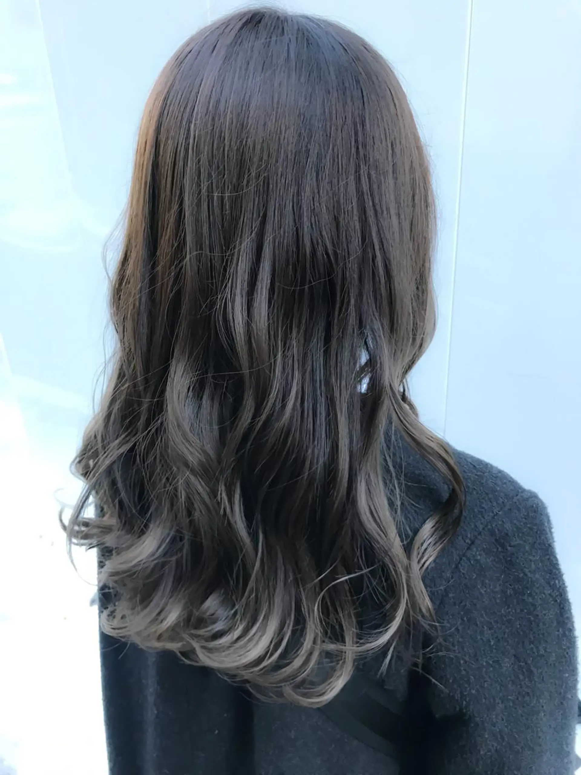 セミロング カラー パーマ グラデーションカラー シルバー 🌈髪質改善💕 縮毛矯正✨青木まで✨のヘアスタイル