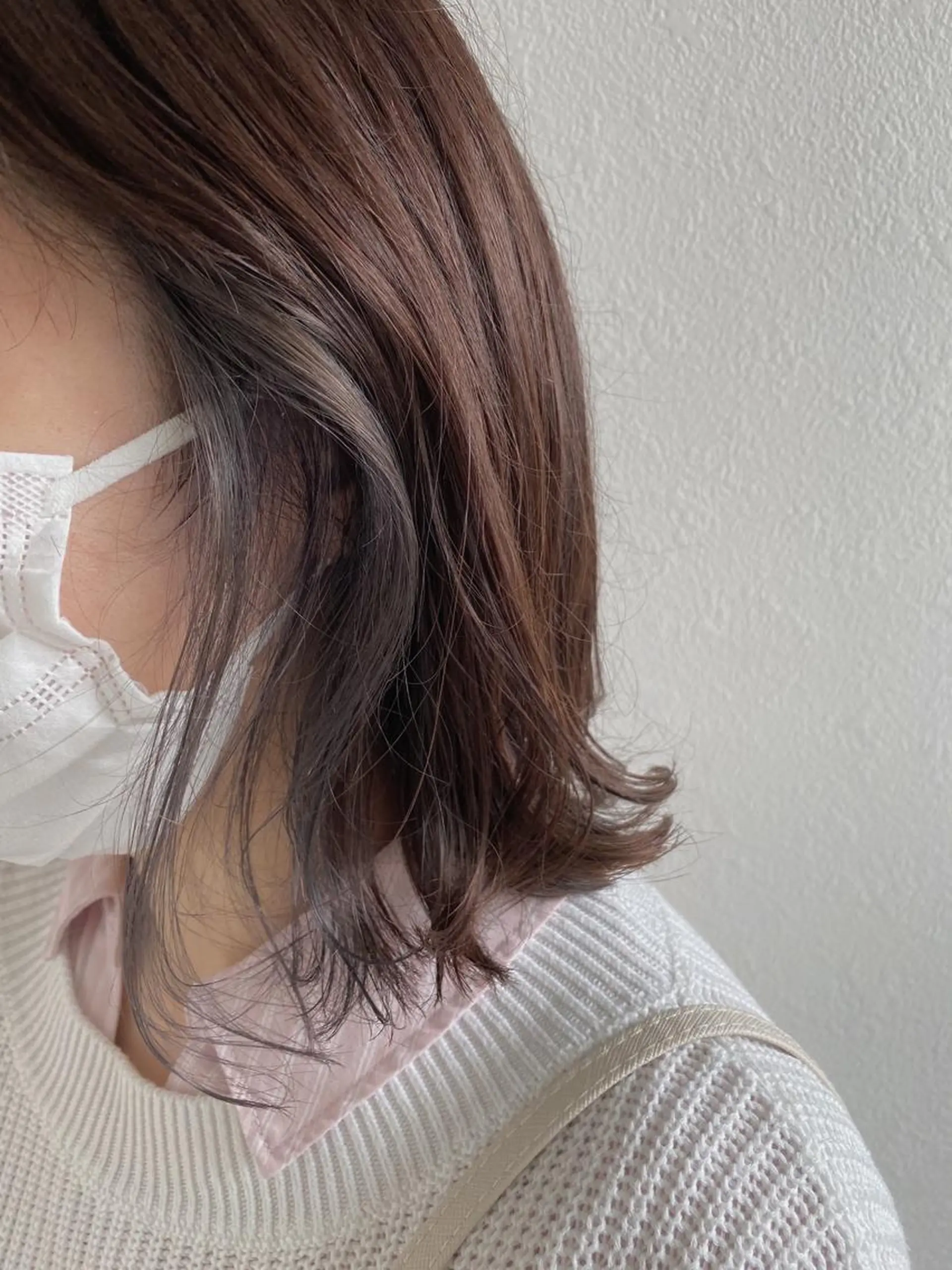 ミディアム カラー イヤリングカラー シルバー 顔周りカット アクイールグラッセ 滝村鈴夏のヘアスタイル