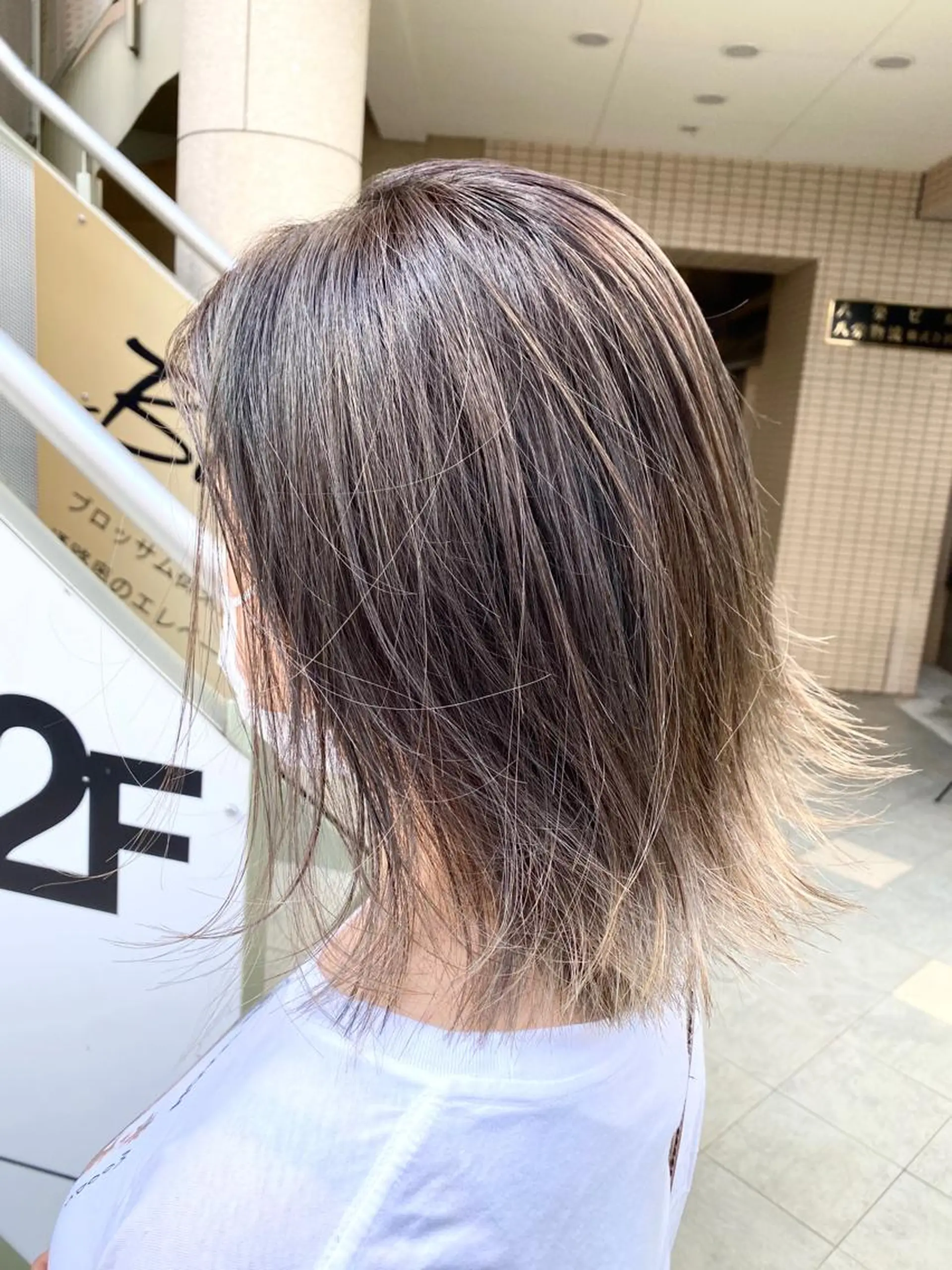 ショート アッシュ レイヤーカット ヘアカラー トリートメント 奥井 将希のヘアスタイル