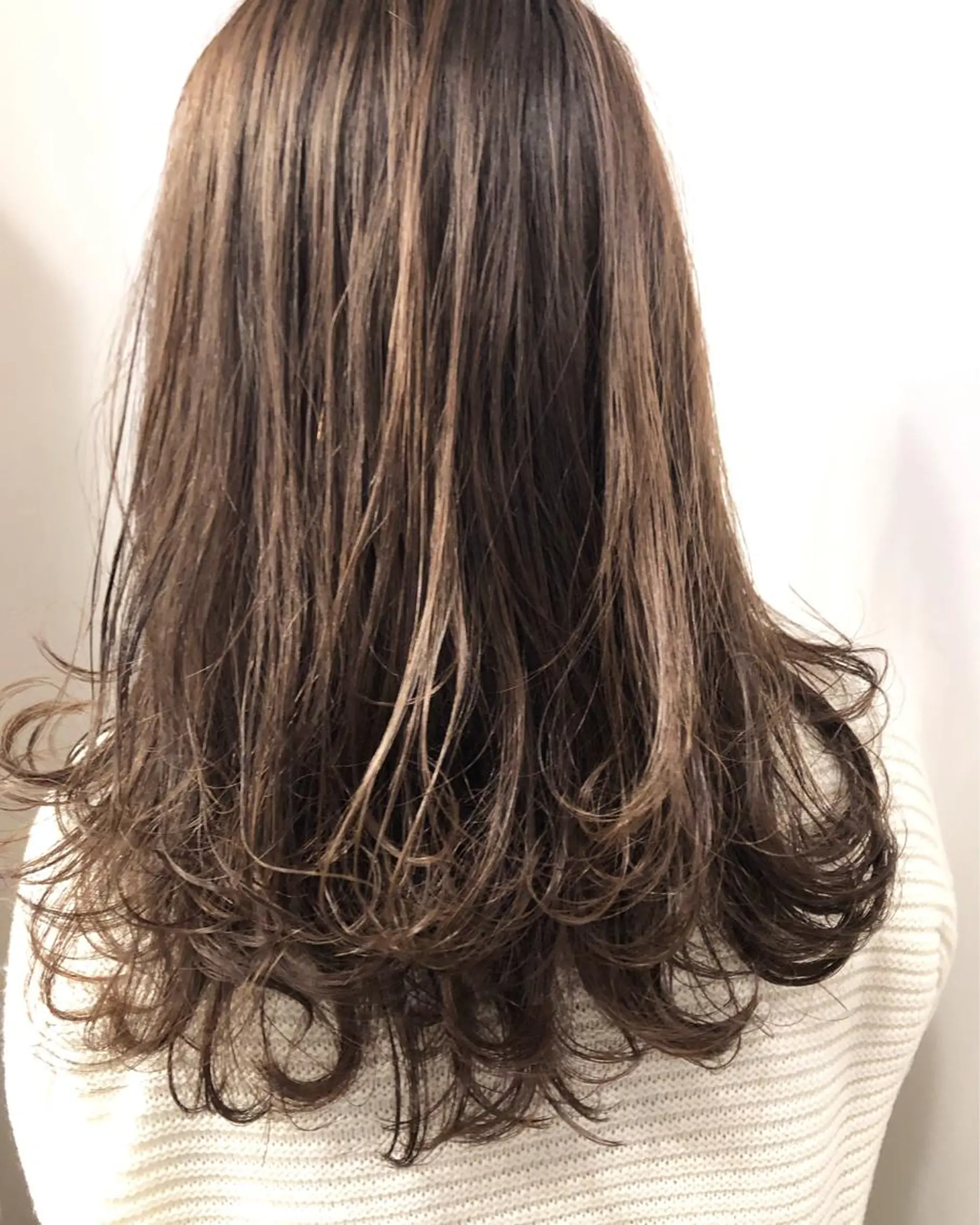 セミロング カラー 岡田 拓也のヘアスタイル