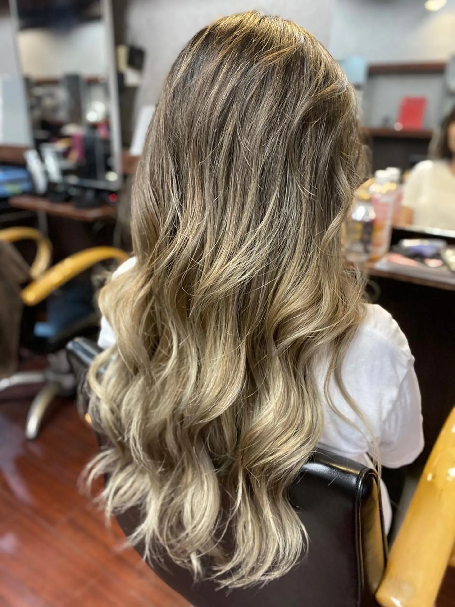 ロング カラー ヘアアレンジ バレイヤージュ ブロンド レイヤーカット Luzir⭐︎ GEN⭐︎のヘアスタイル