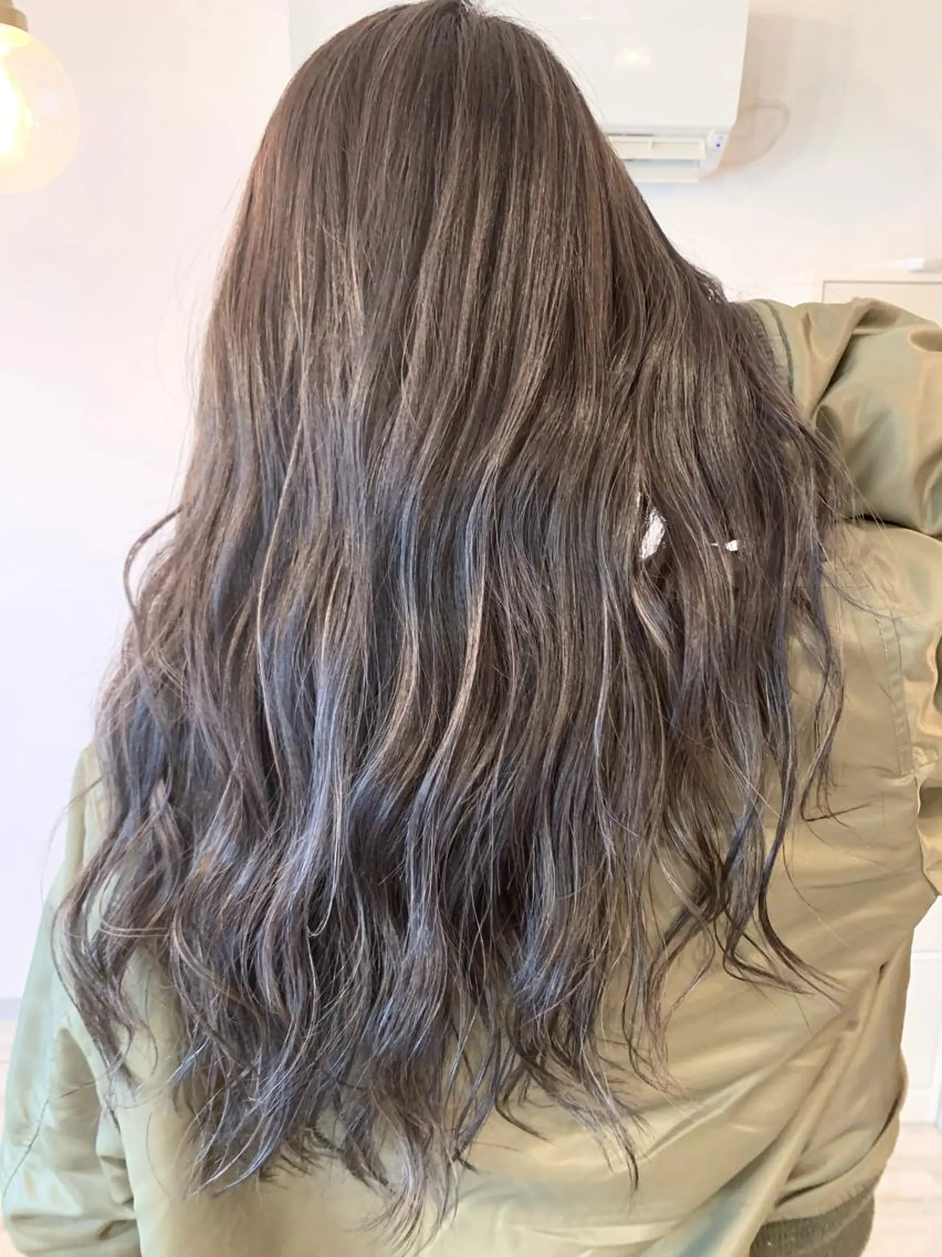 セミロング ハイライト カット ヘアカラー Welila by haku所属・yoshihara yuukiのヘアスタイル